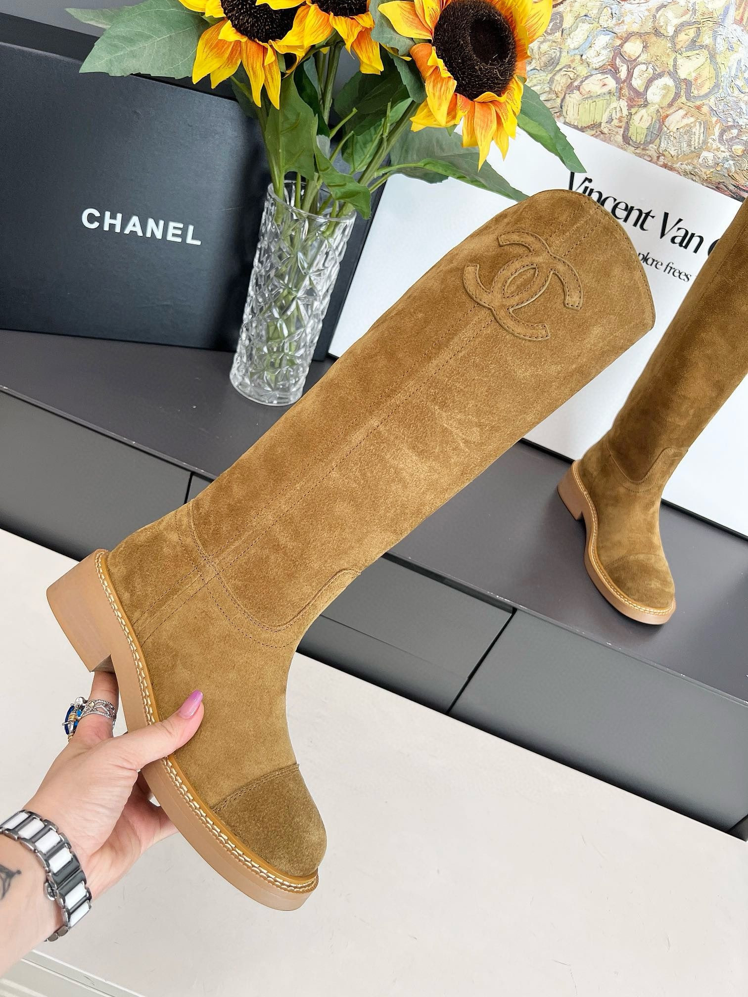 ua Ch*el boots