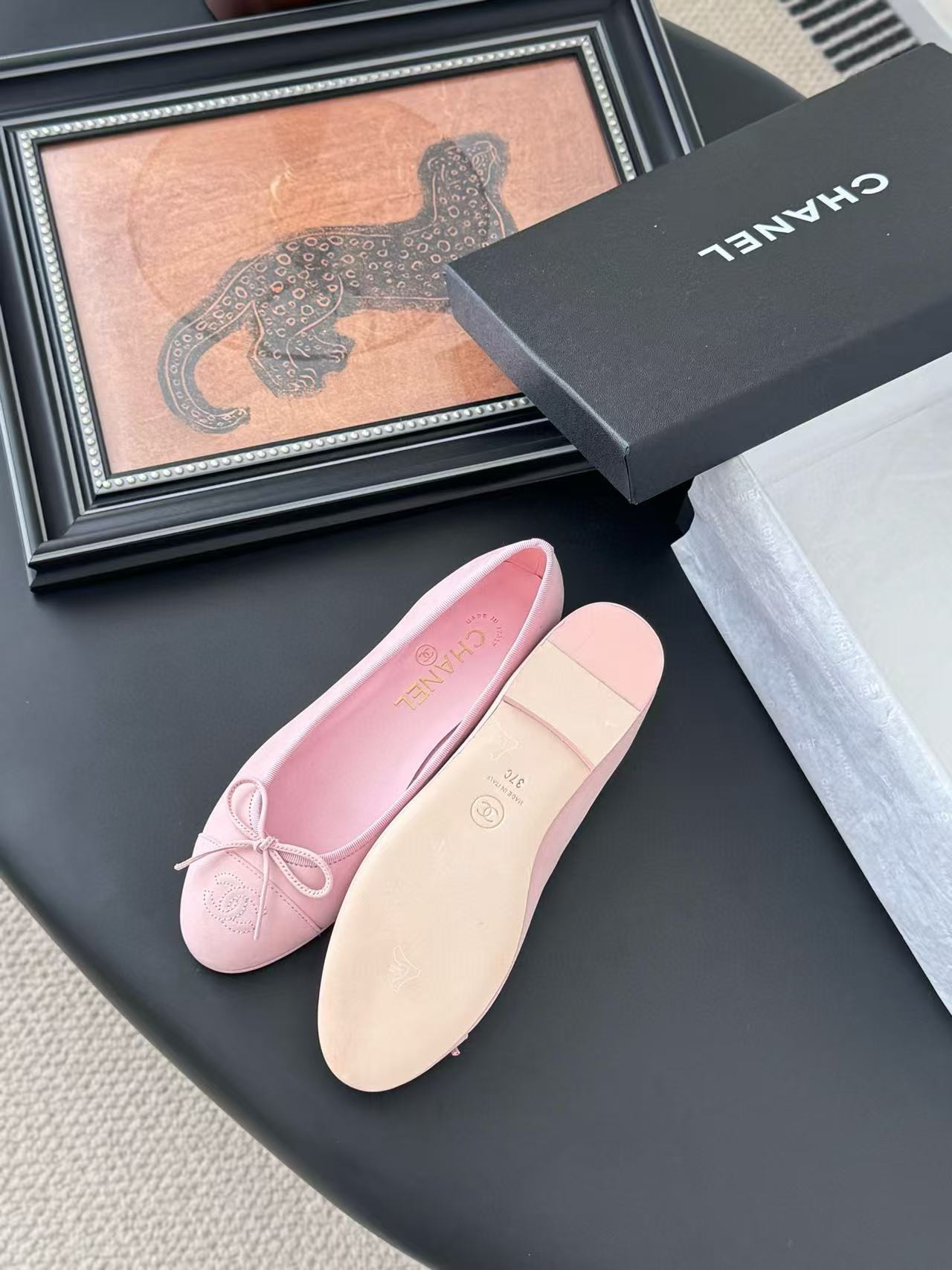 ua Ch*el ballet flats