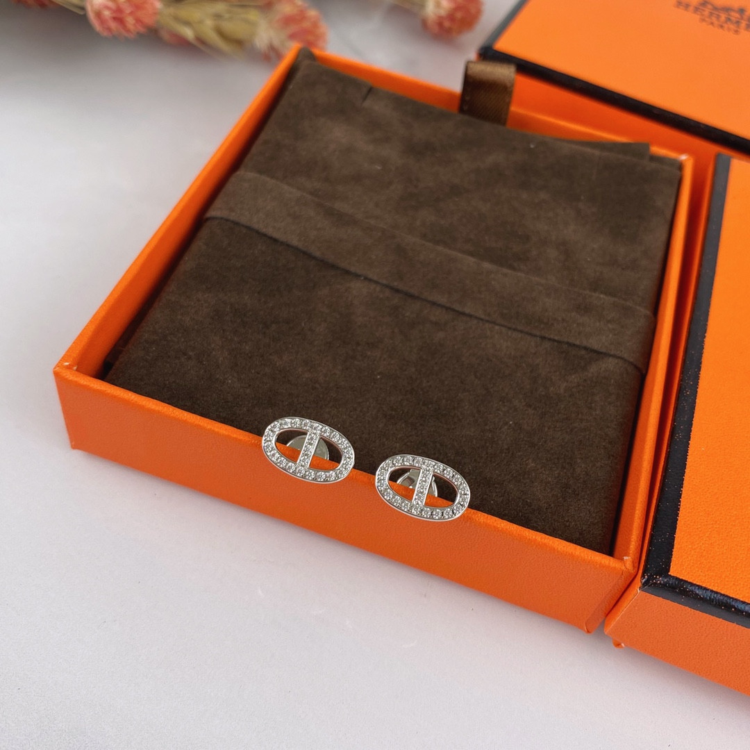 H**me5 fully di*m*nd-encrusted h stud earrings
