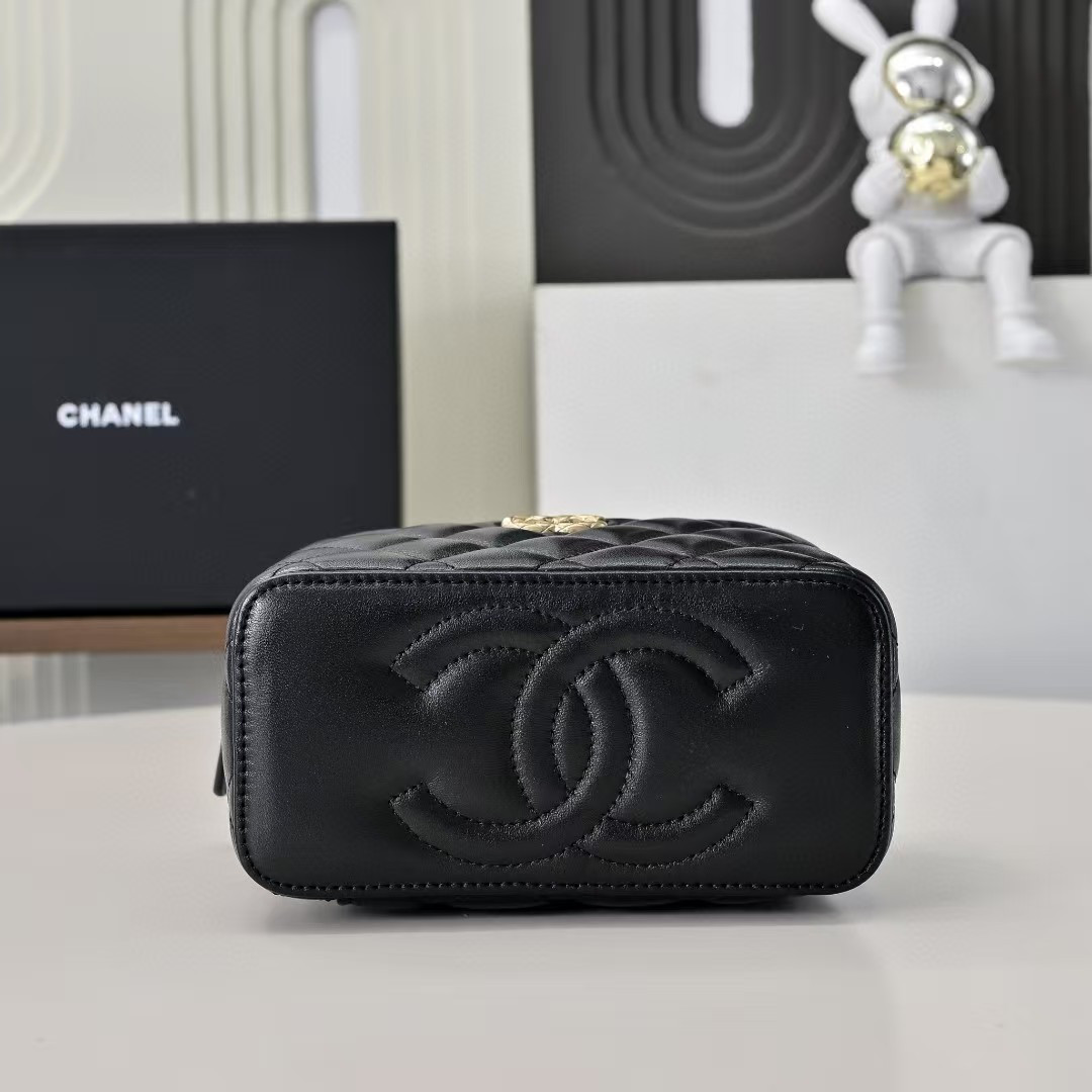 Ch*el vanity with chain 9.5x17x8cm