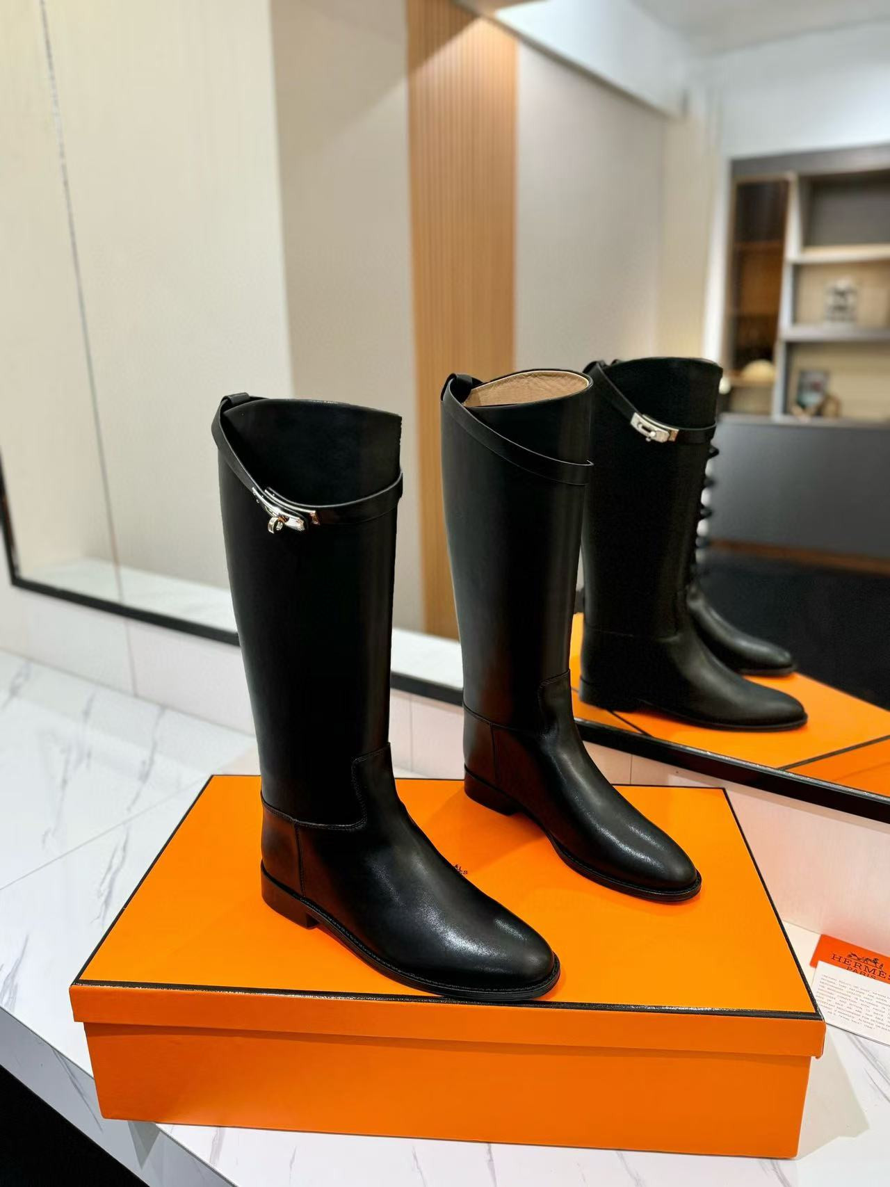 ua H**me5 jumping boots