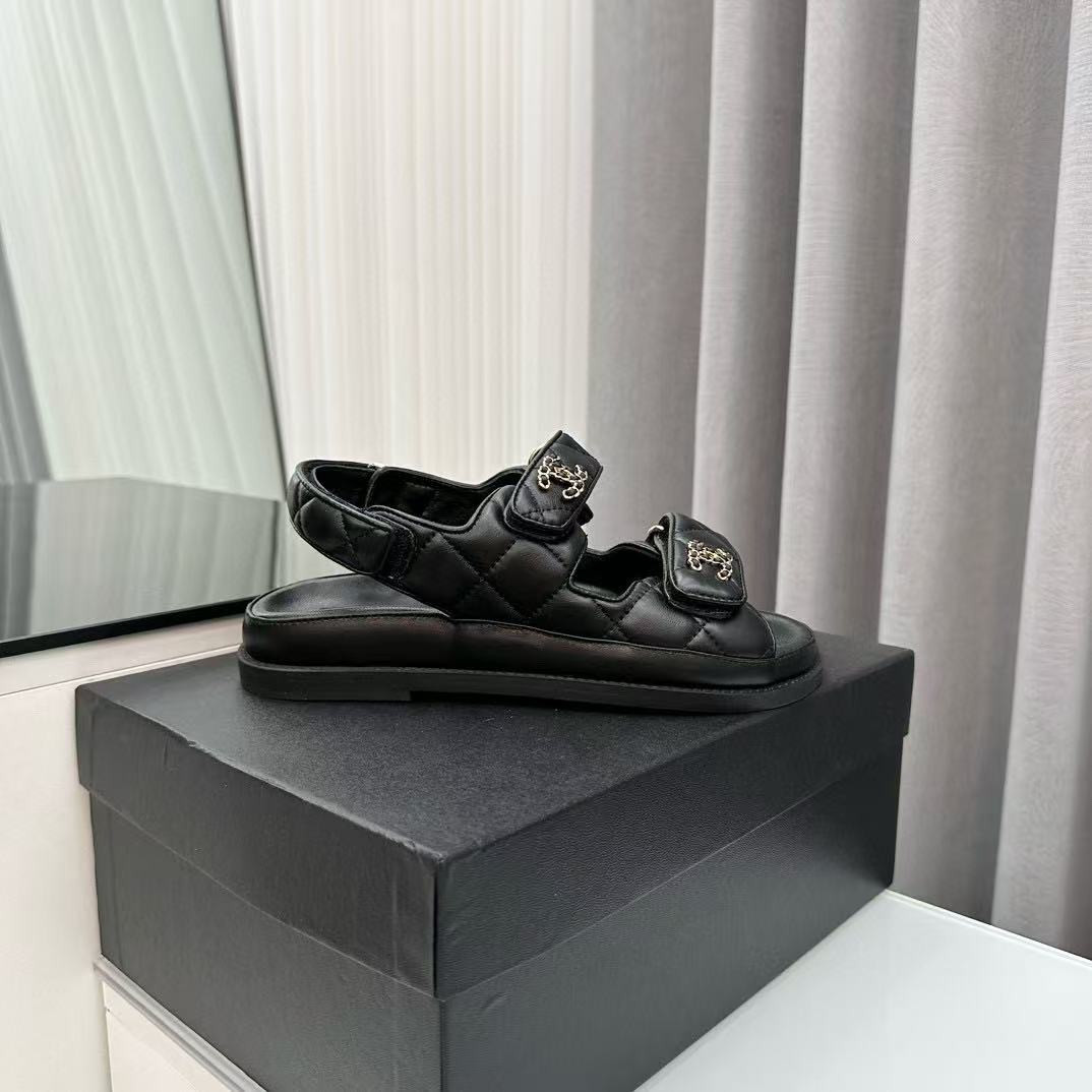 ua Ch*el sandals