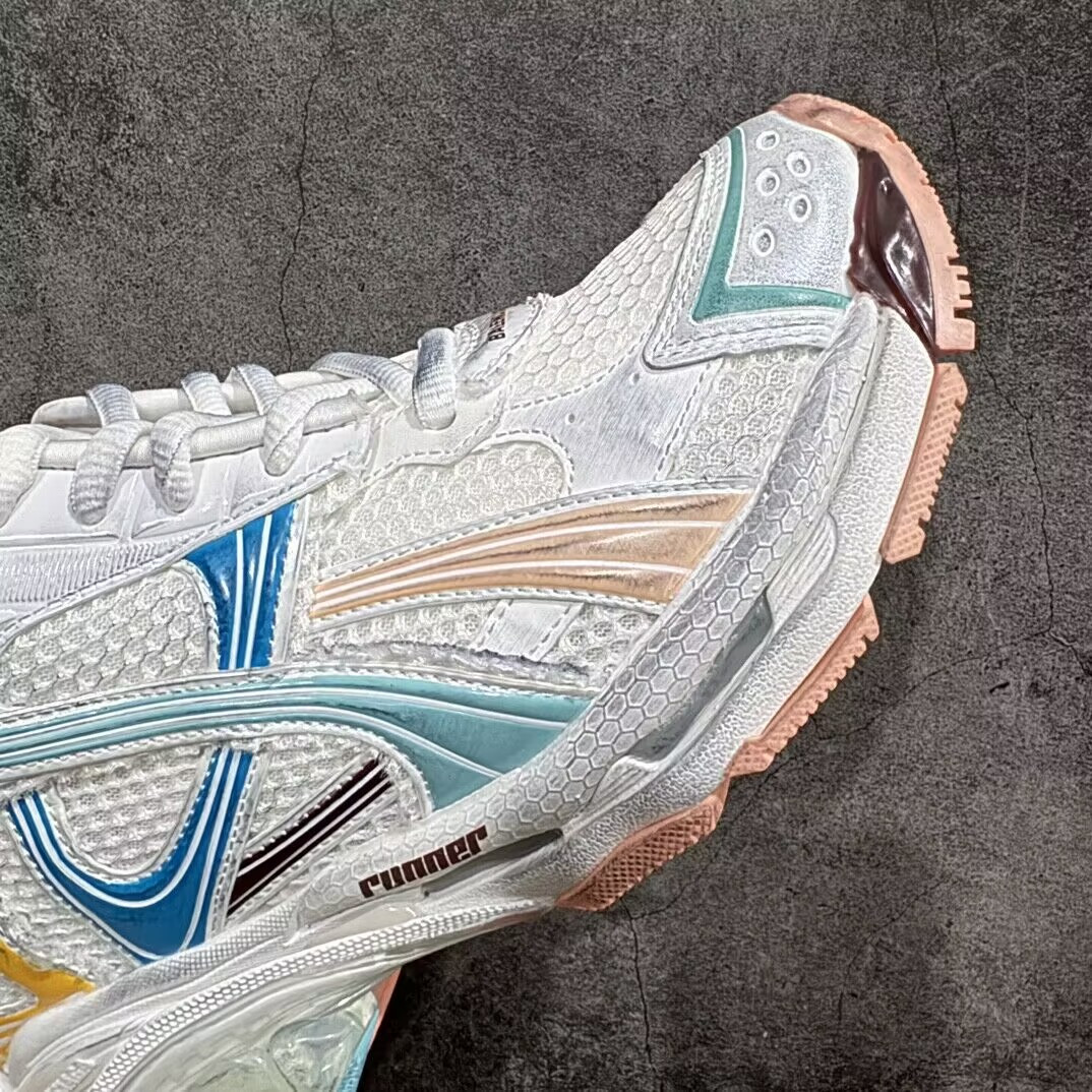 ua Ba*len*cia*ga runner sneaker
