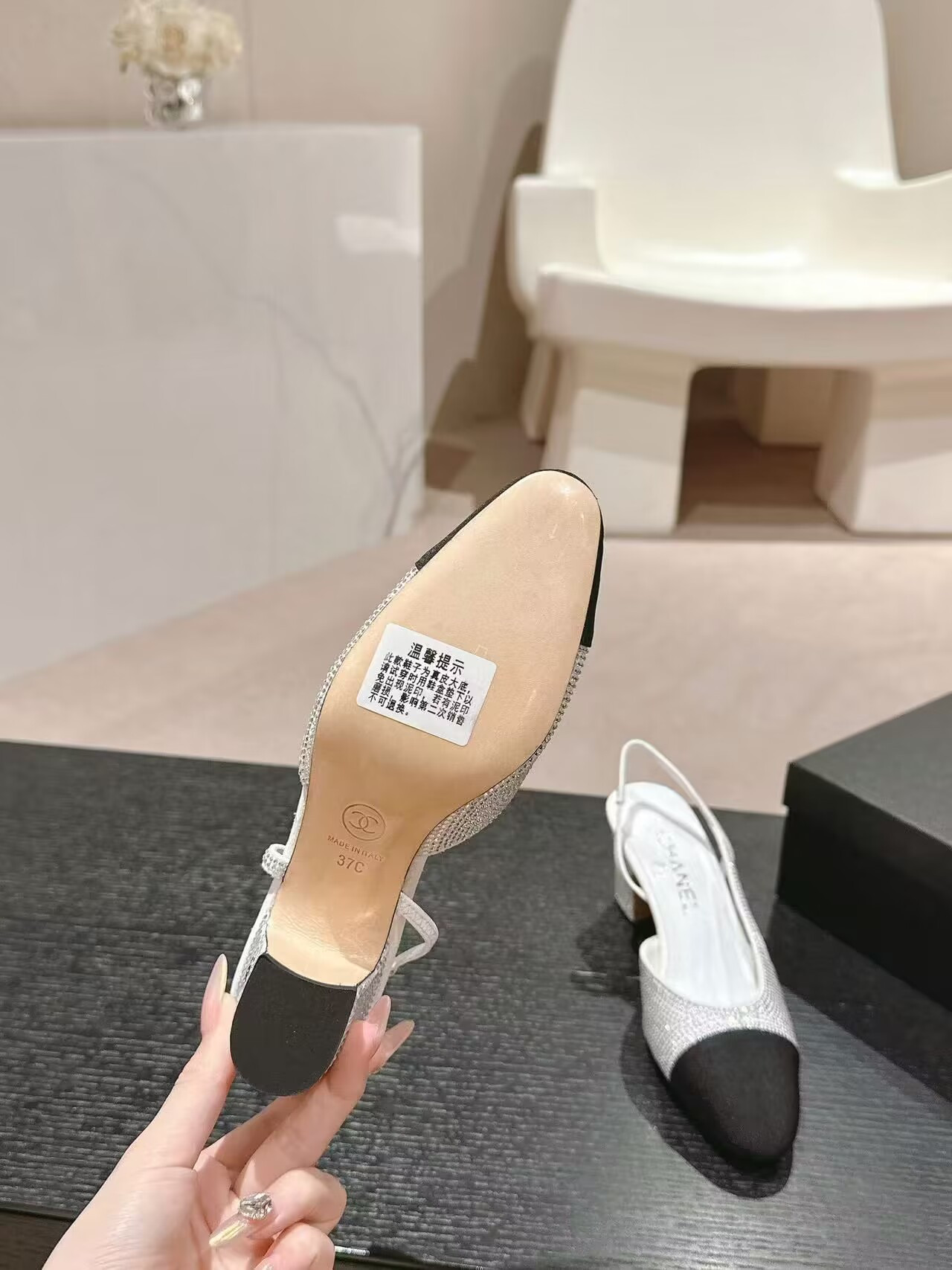 ua Ch*el slingbacks