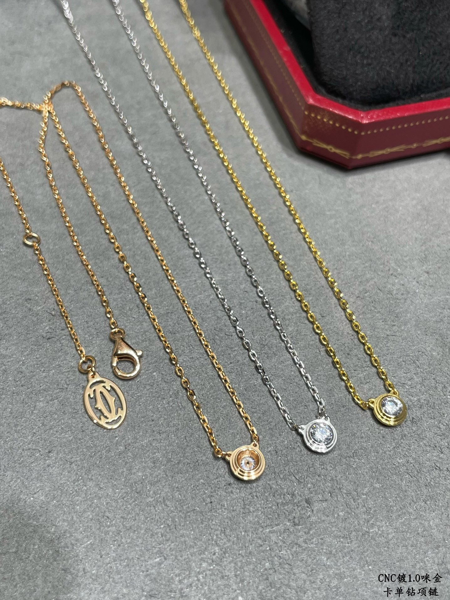 ca*t*er single Di*m*nd necklace