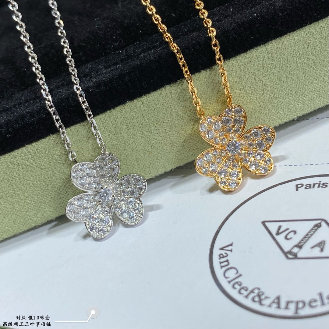 v*n cl*f & arpels full Di*m*nd clover necklace