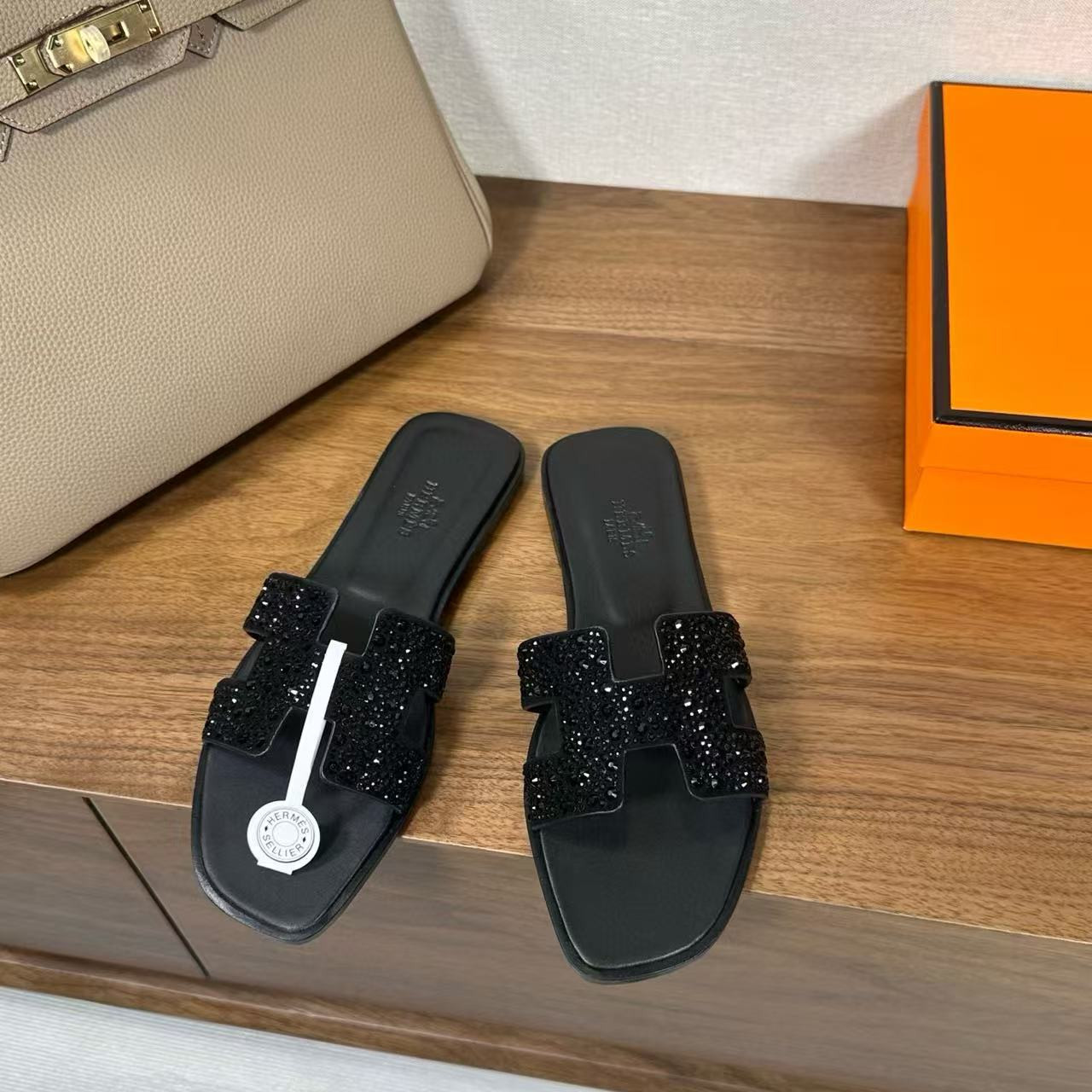 ua H**me5 oran sandal