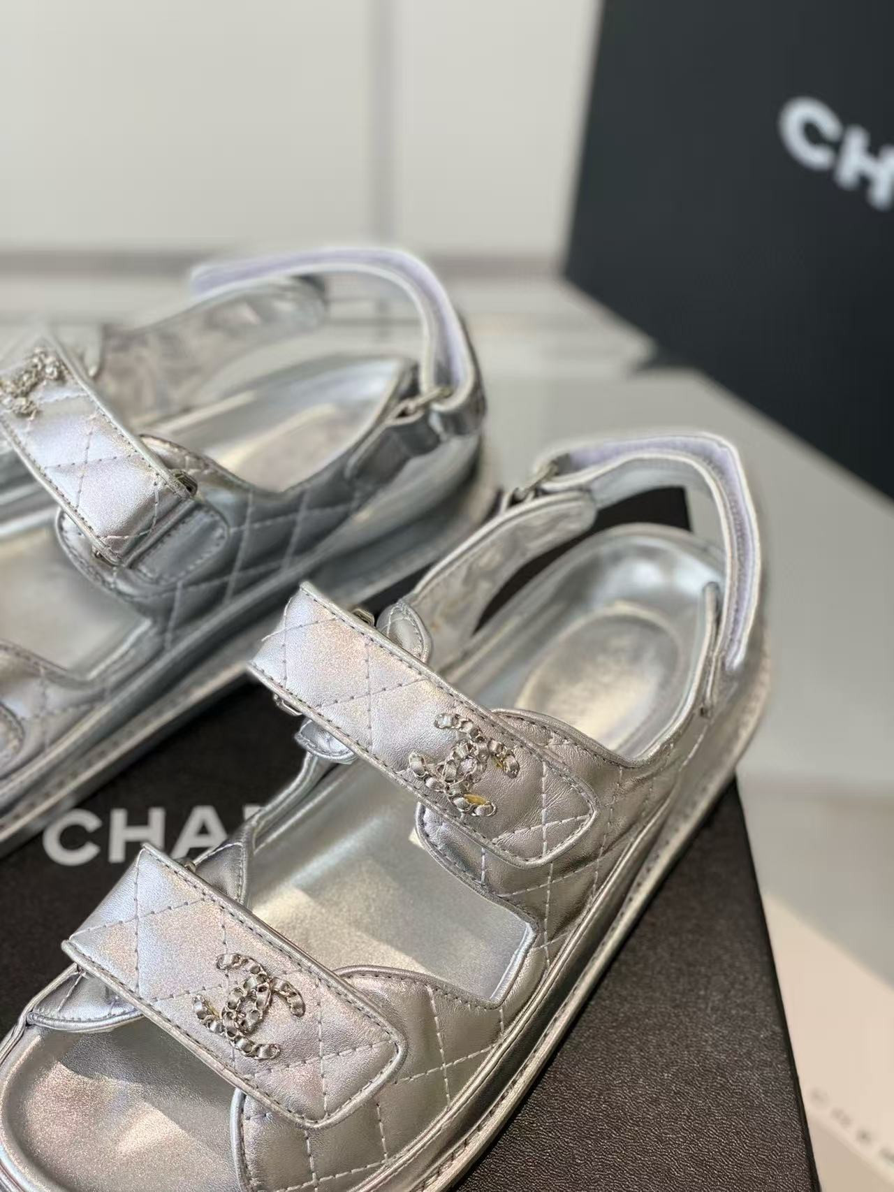 ua Ch*el sandals
