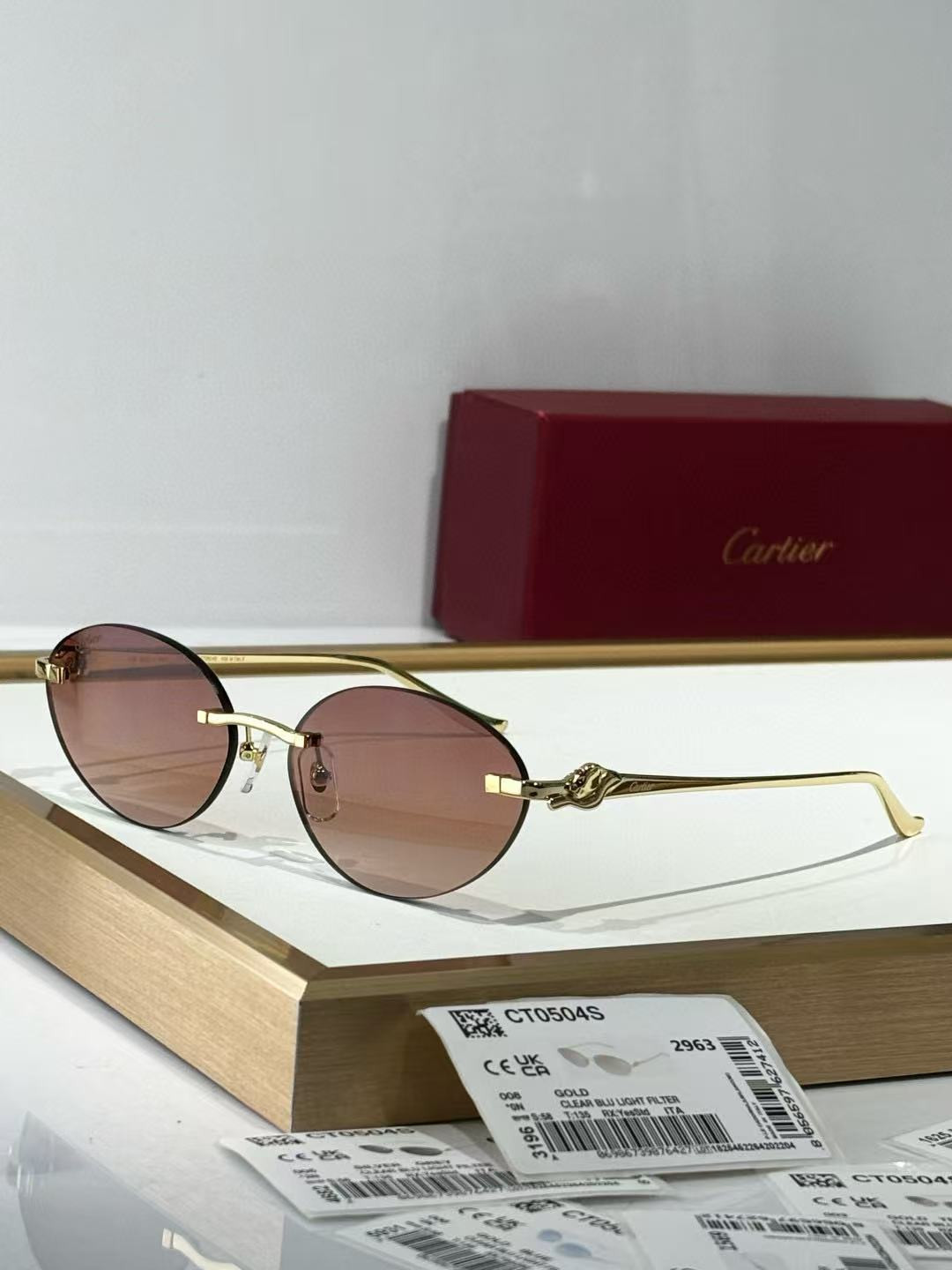 Ca*t*er glasses
