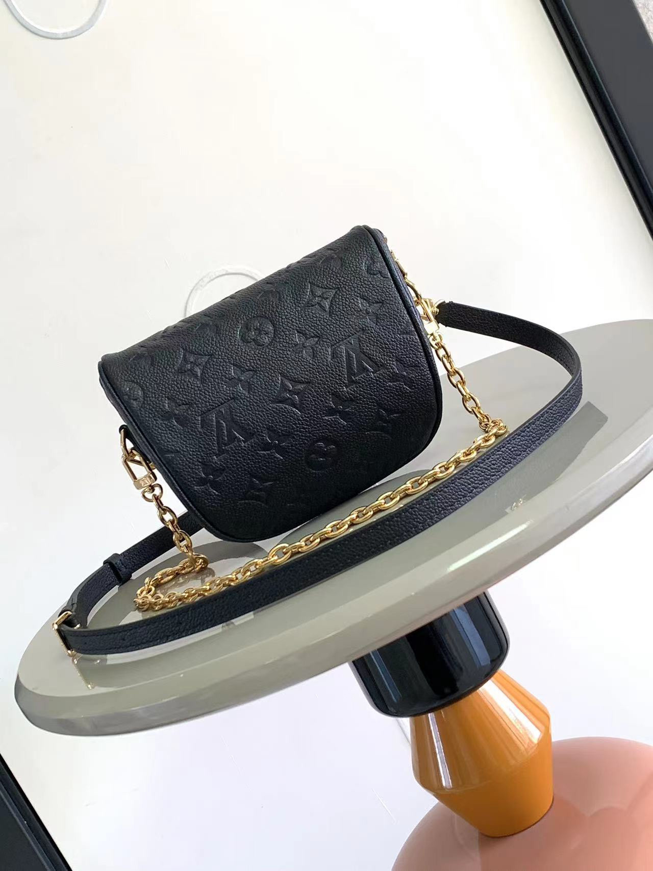 LV Mini Bumbag M46917 17x12x9.5CM
