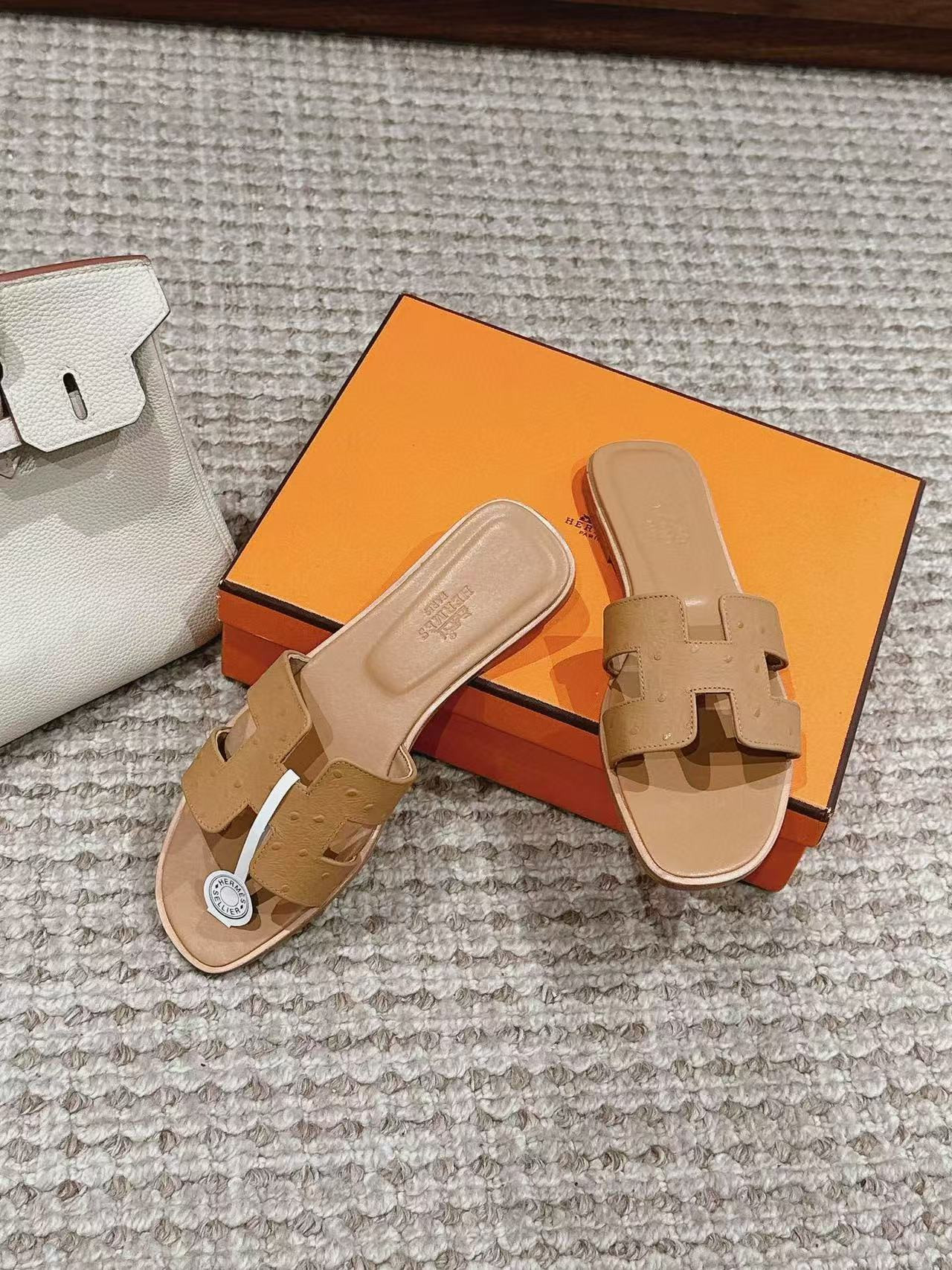 ua H**me5 oran sandal