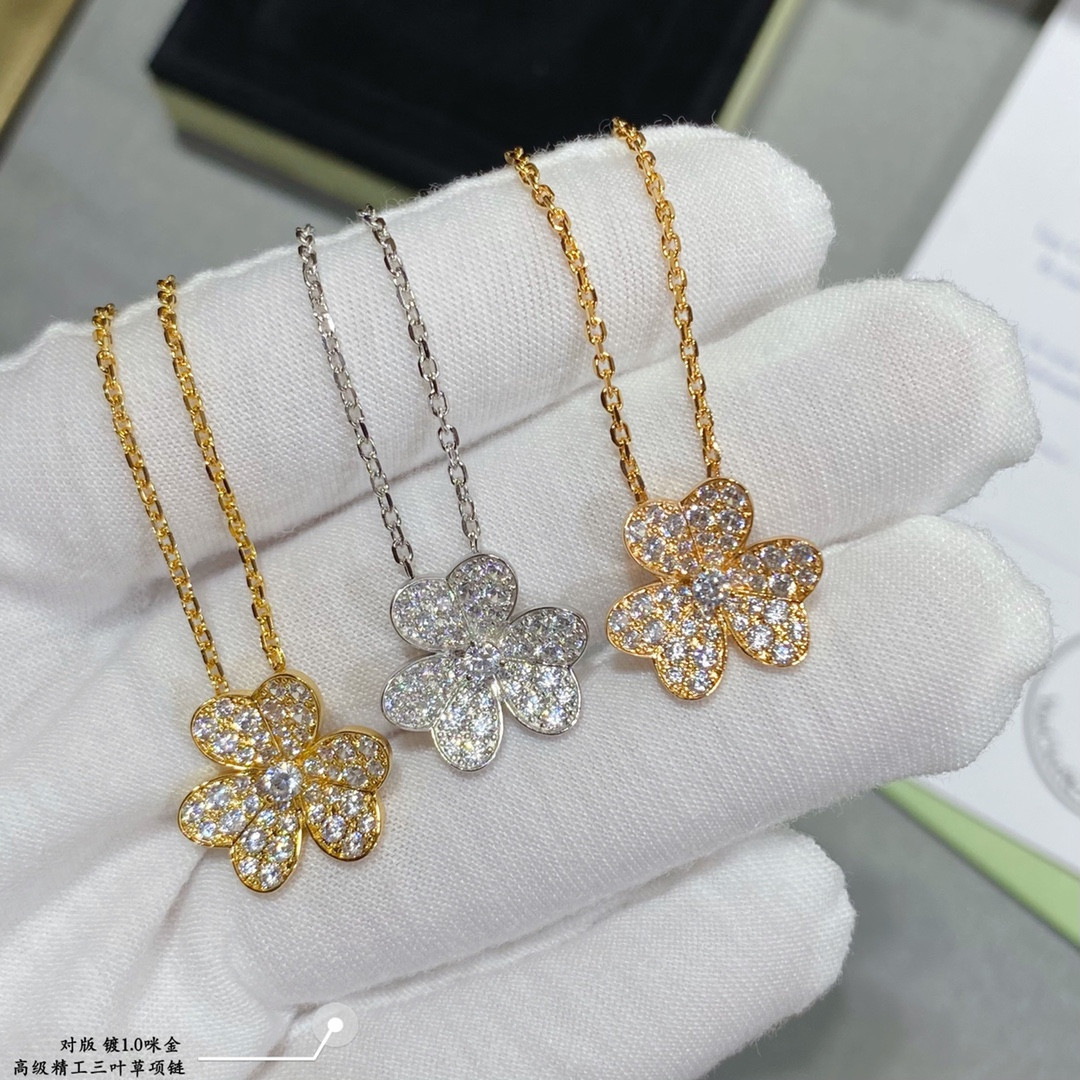 v*n cl*f & arpels full Di*m*nd clover necklace