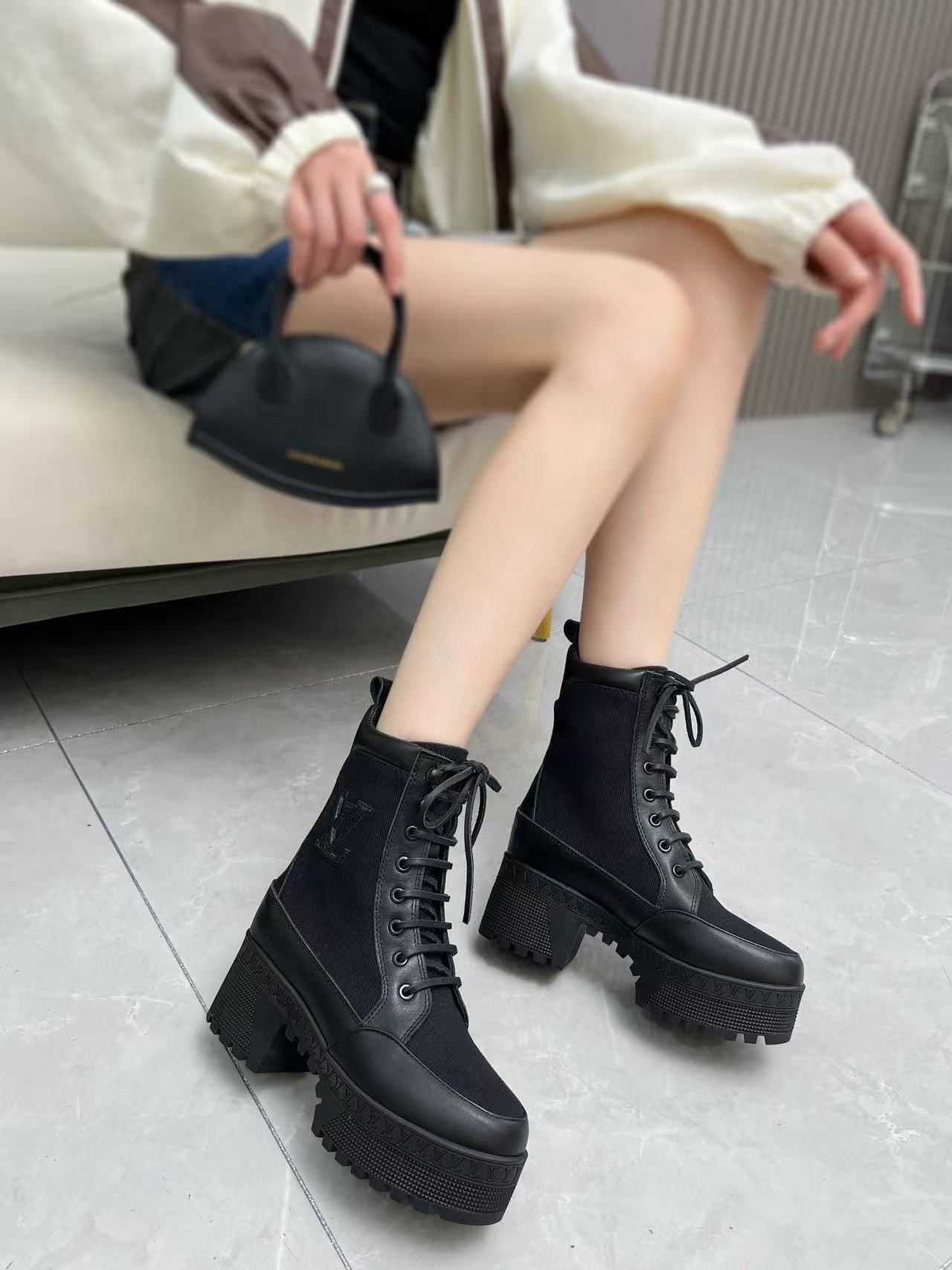 UA LV Laureate Platform Desert Boot