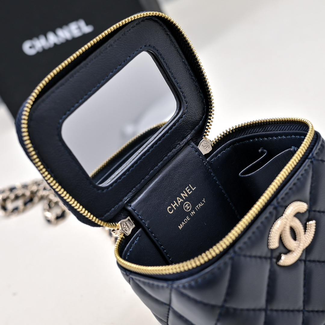 Ch*el small vanity with chain 11x8.5x7cm
