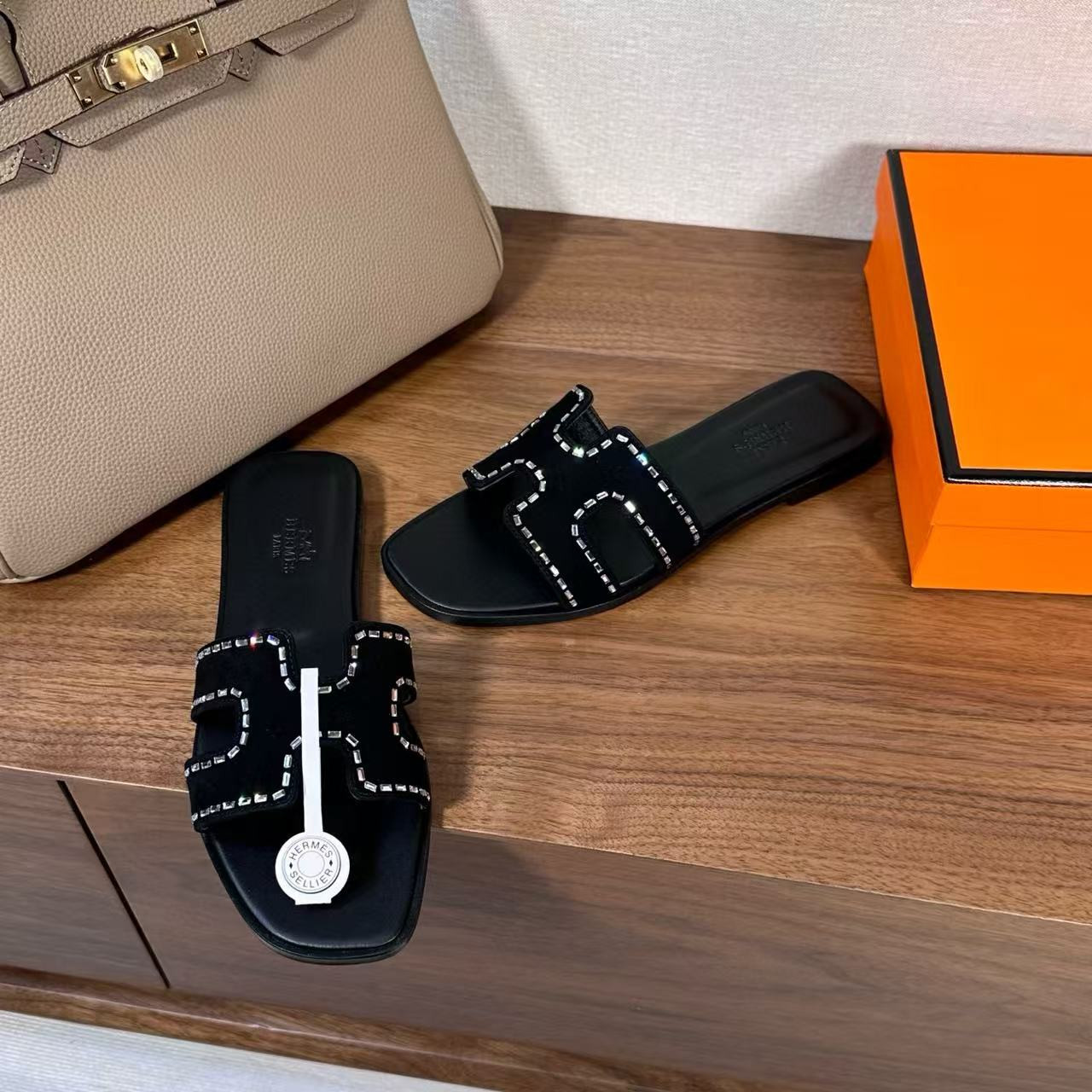 ua H**me5 oran sandal