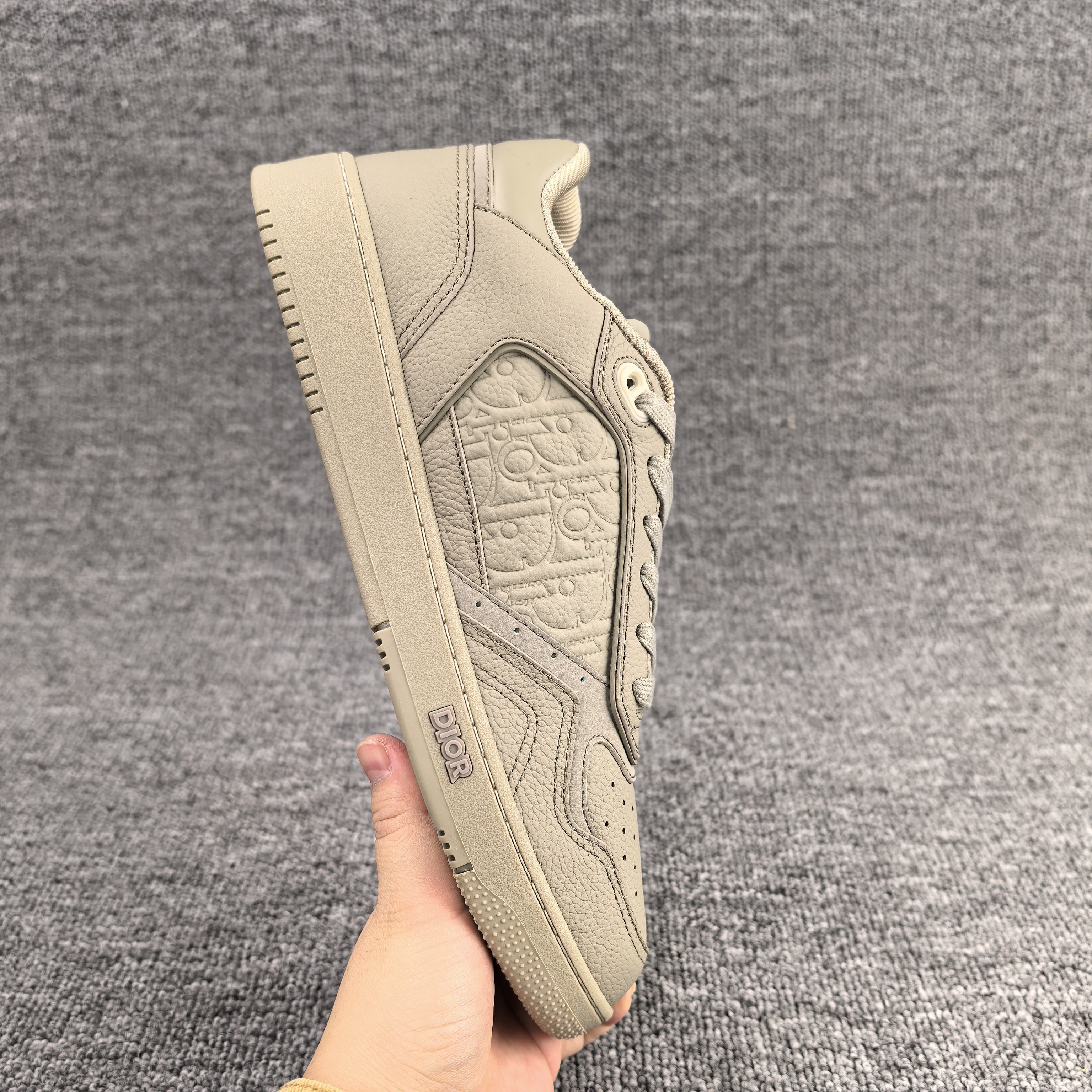 ua D*or sneaker