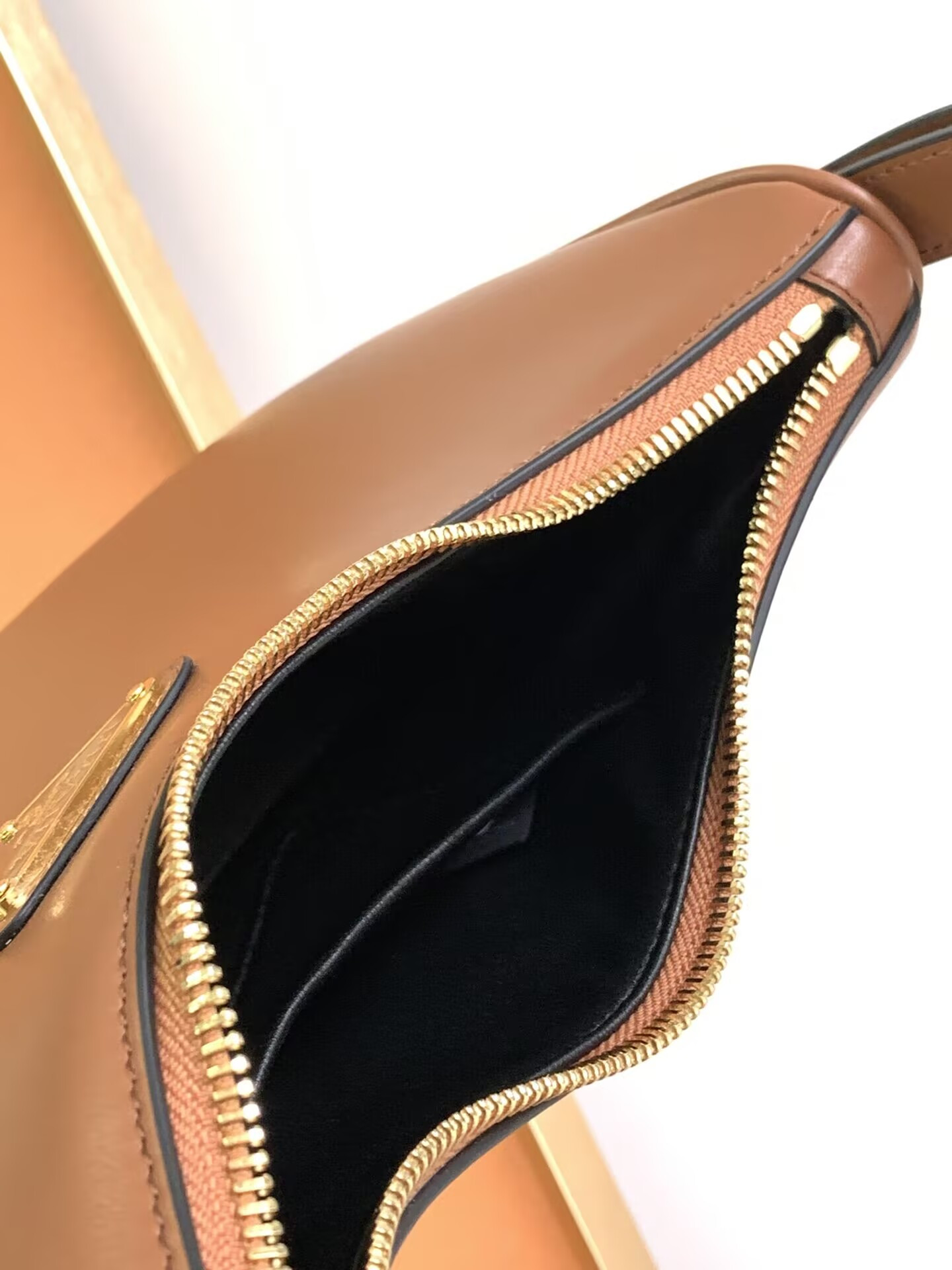 Pra*a arqué shoulder bag 22.5x18.5x6.5cm