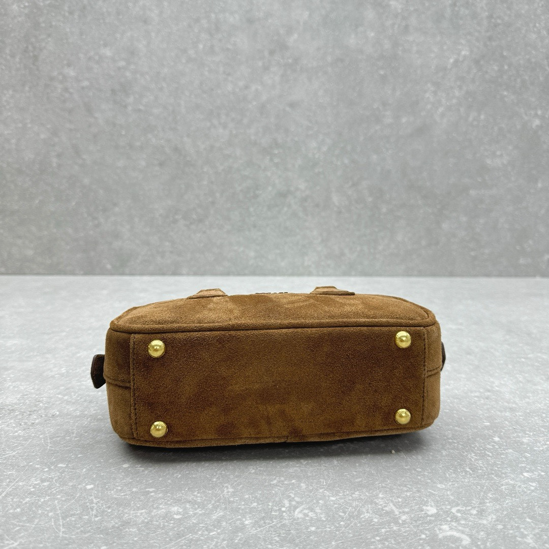 MIU MIU Arcadie matelassé nappa leather bag 22x10.5x7.5cm