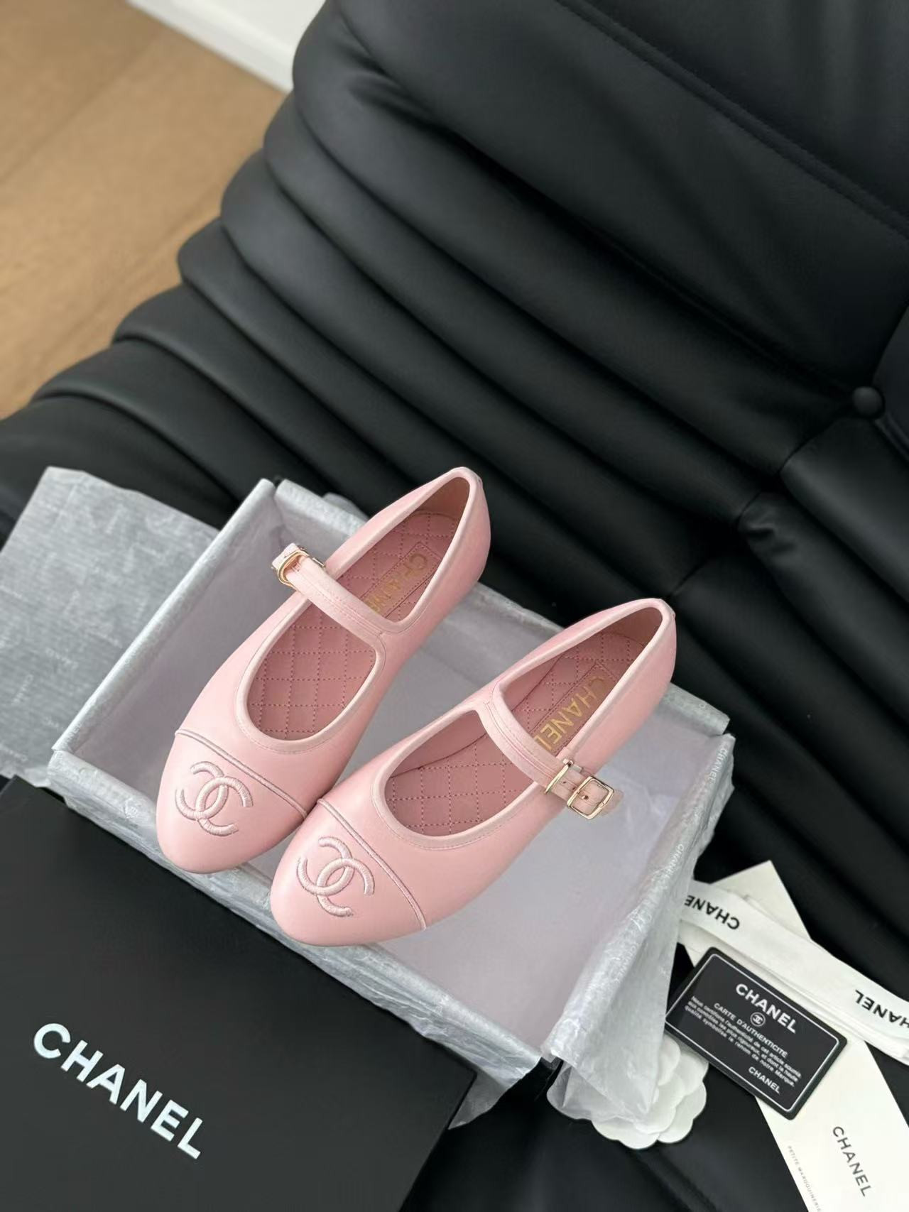ua Ch*el ballet flats
