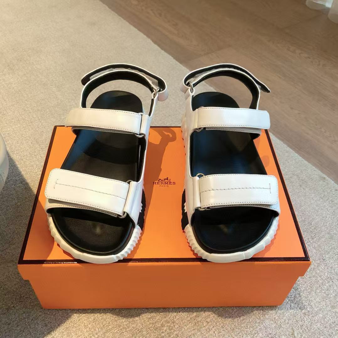 ua H**mes junior sandal