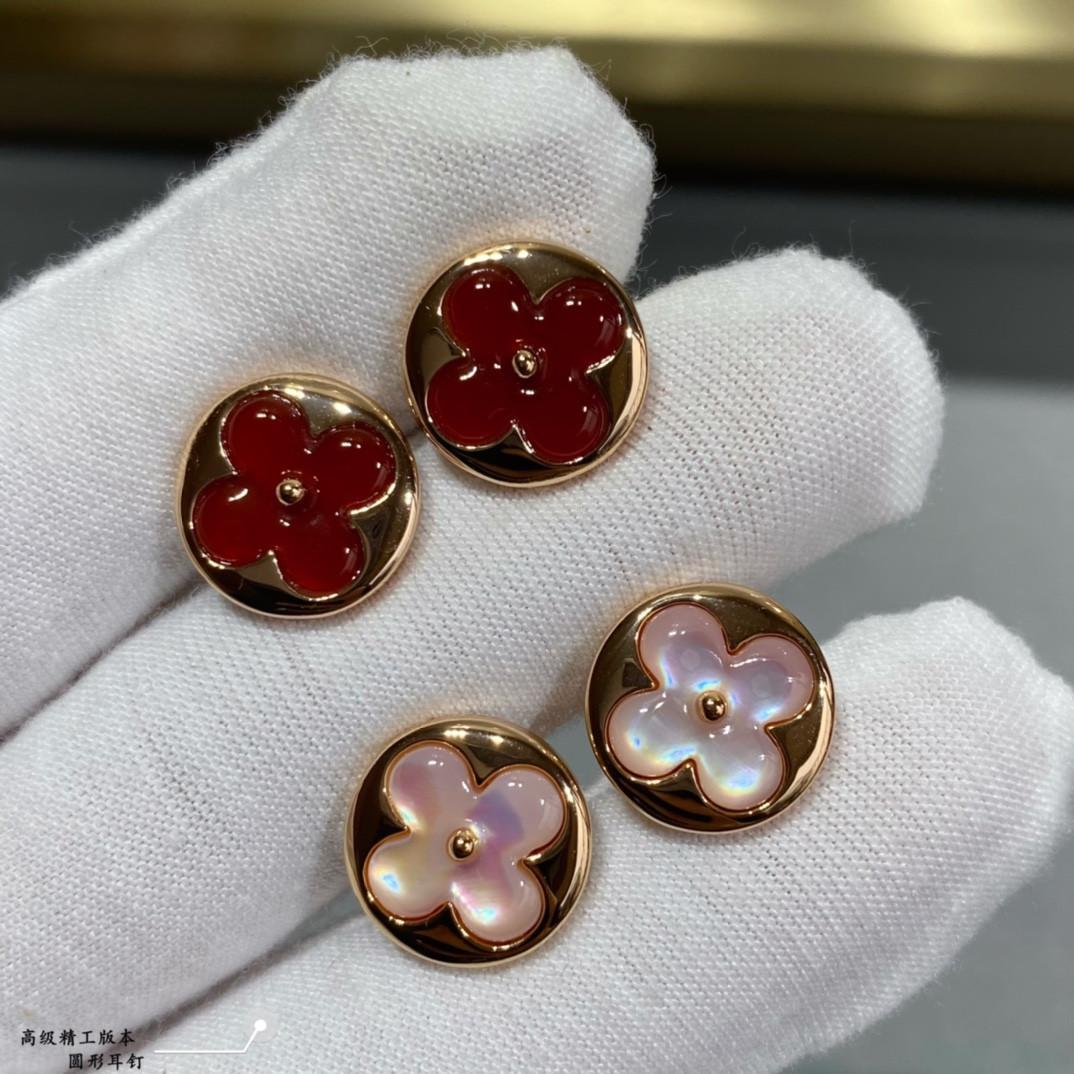 l0*is V*t0n earrings