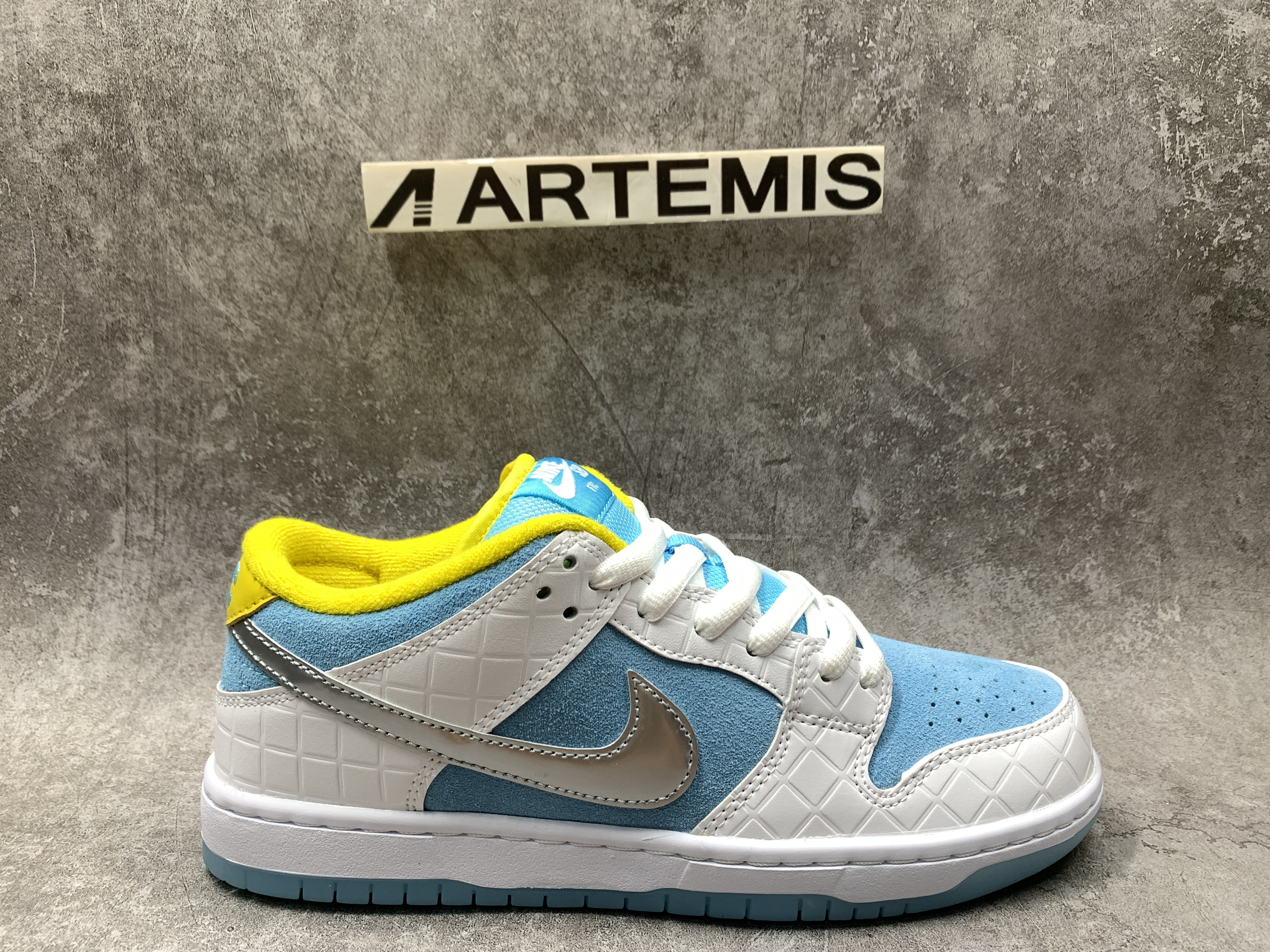 Nike SB Dunk Low FTC Lagoon Pulse