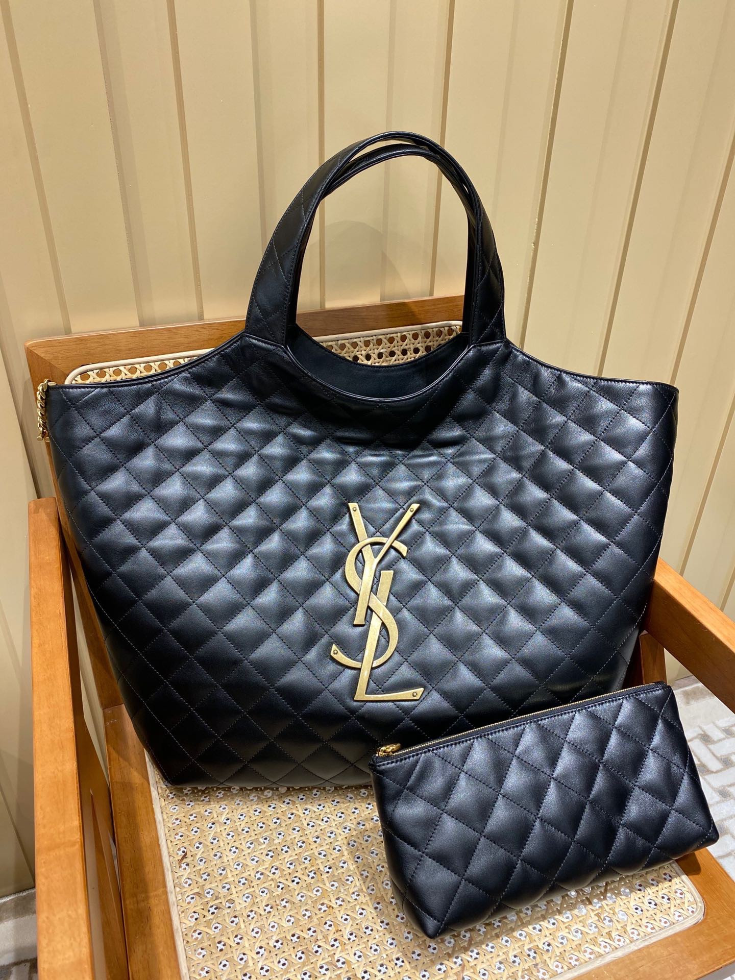 ICARE MAXI SHOPPING BAG IN QUILTED LAMBSKIN