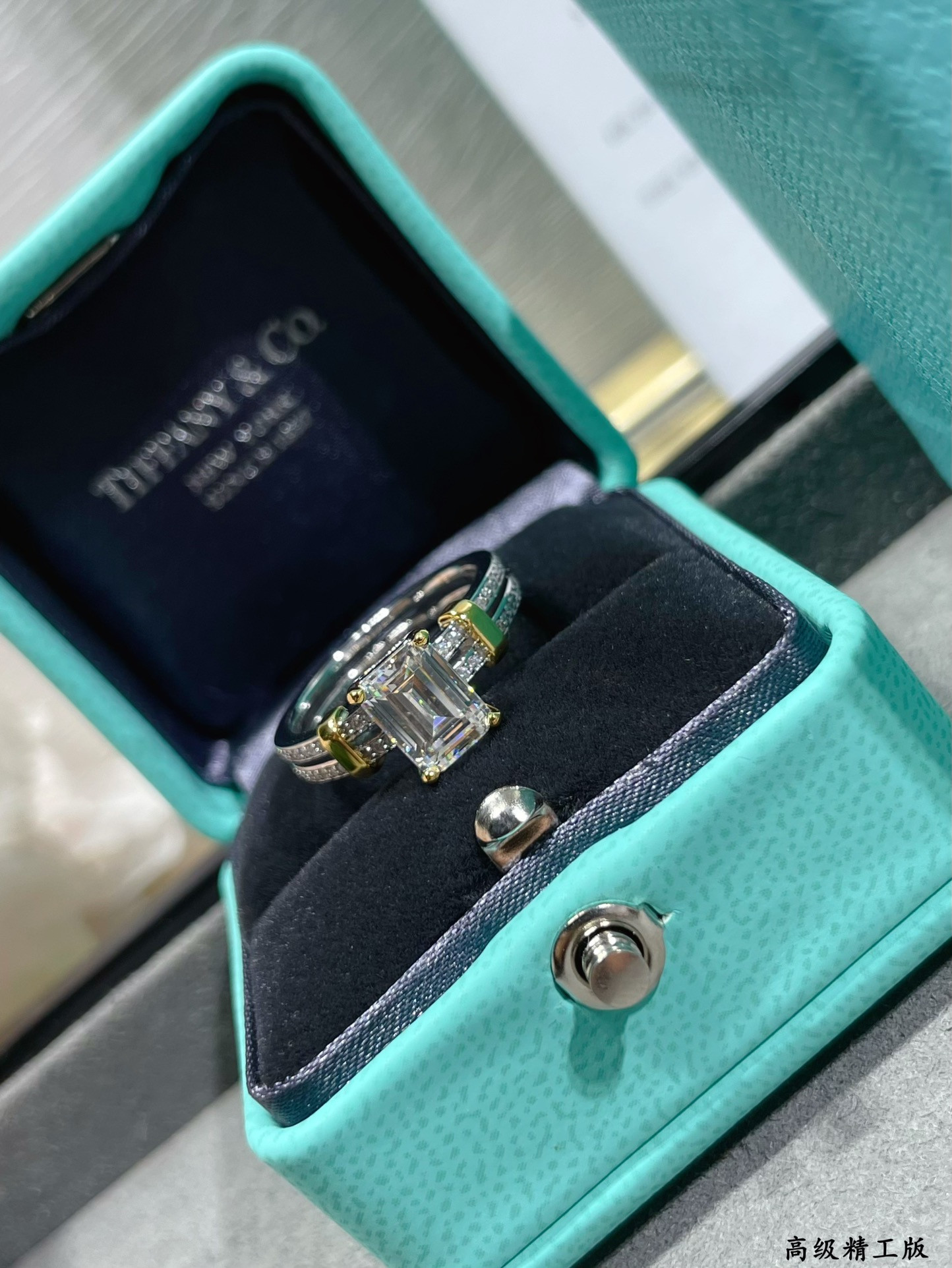 t*f*ny & co. mixed-metal white Di*m*nd ring ag925
