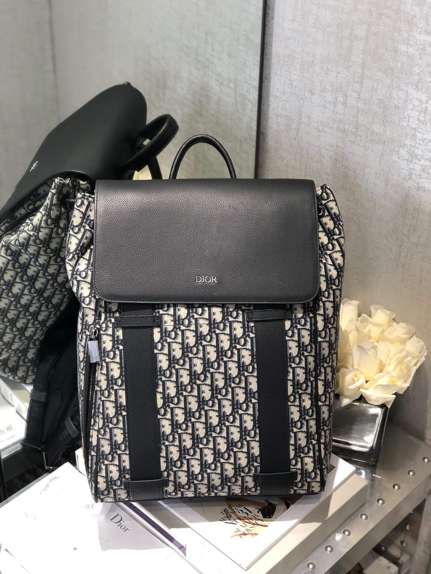 D*or backpack