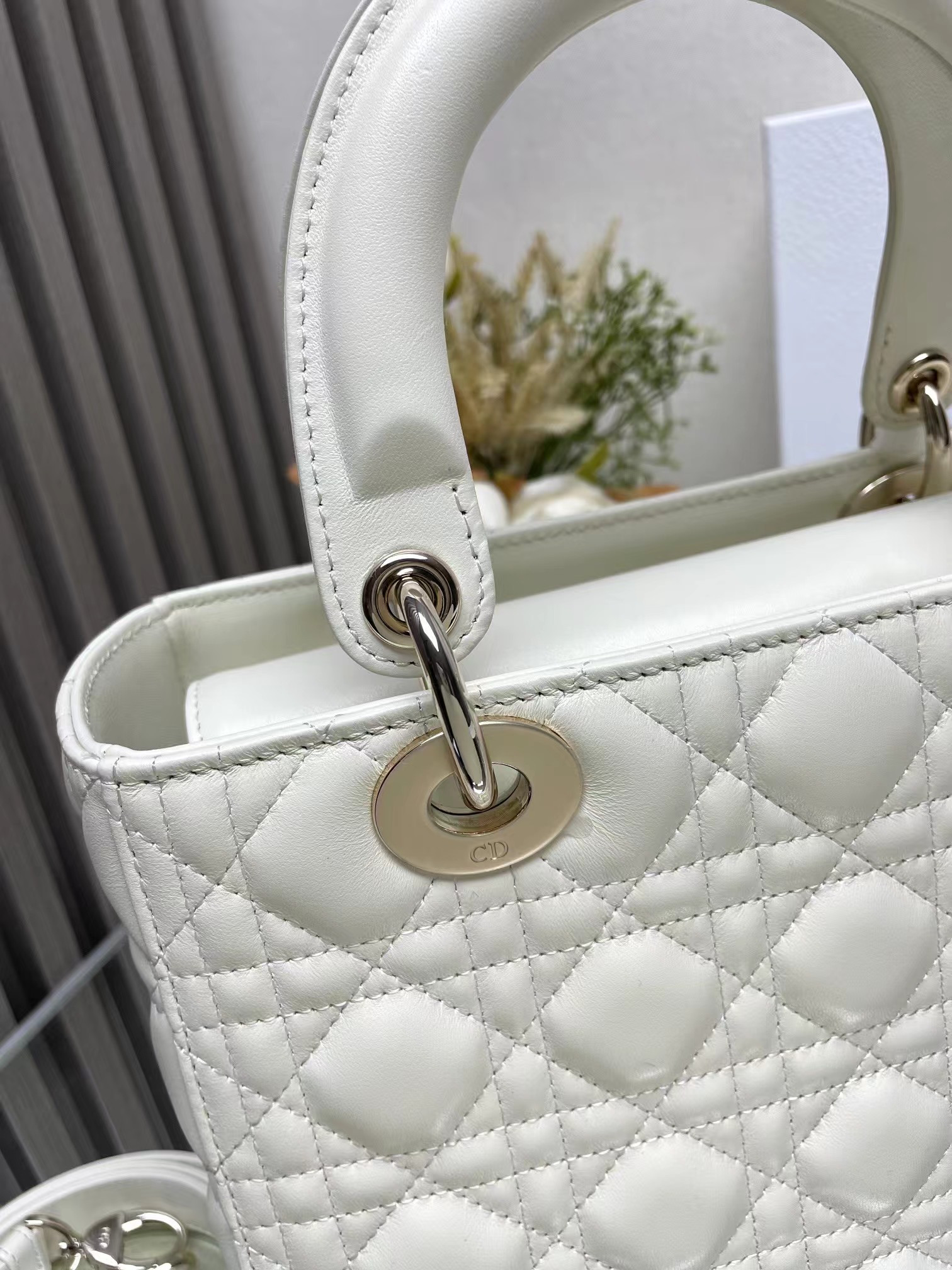 medium lady D*or bag 24 x 20 x 12 cm