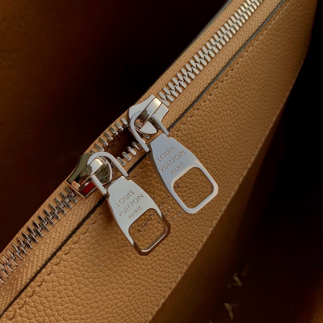 Bella tote M59655