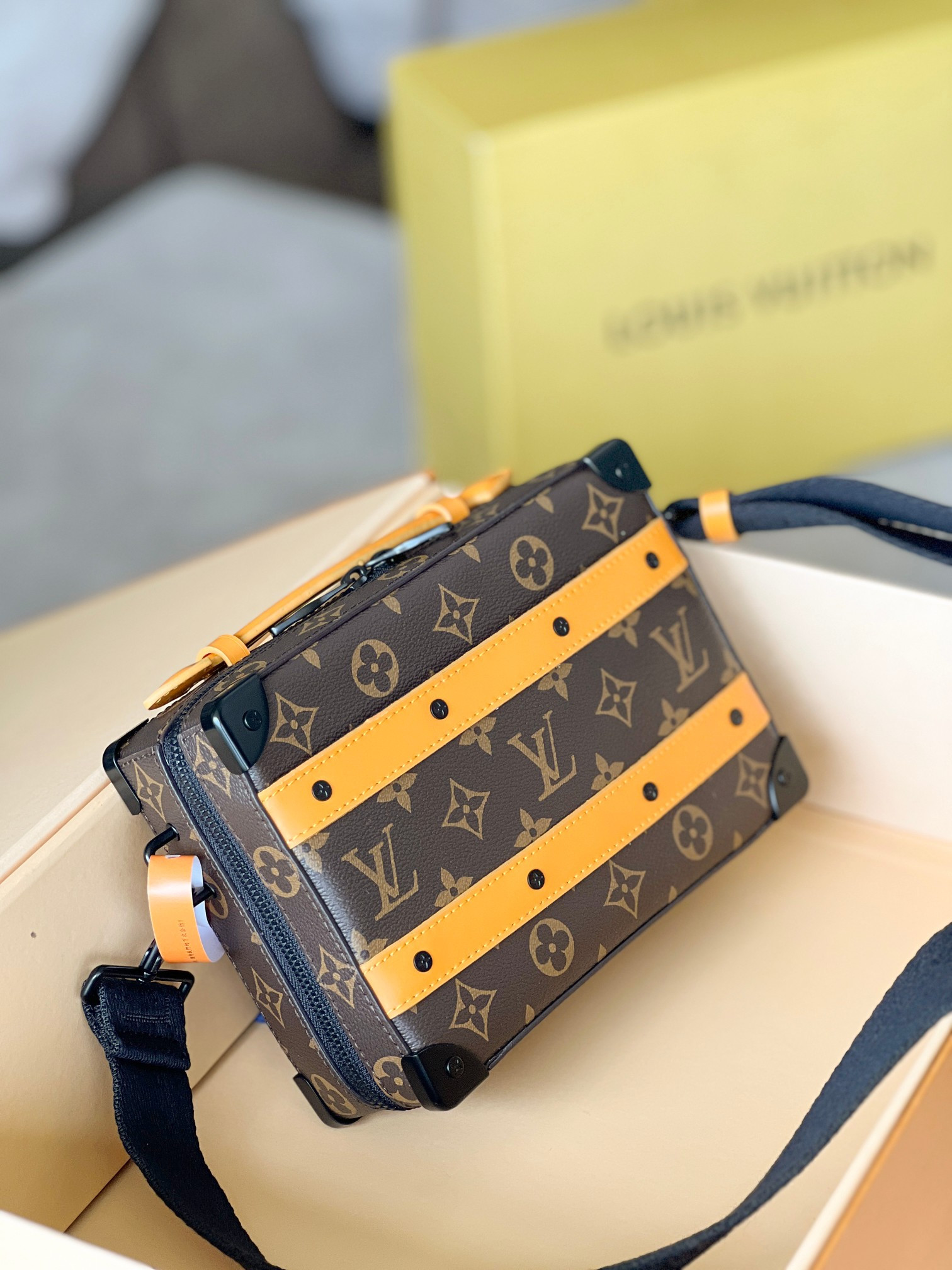 LV Handle Soft Trunk M46689 21.5x15x7cm