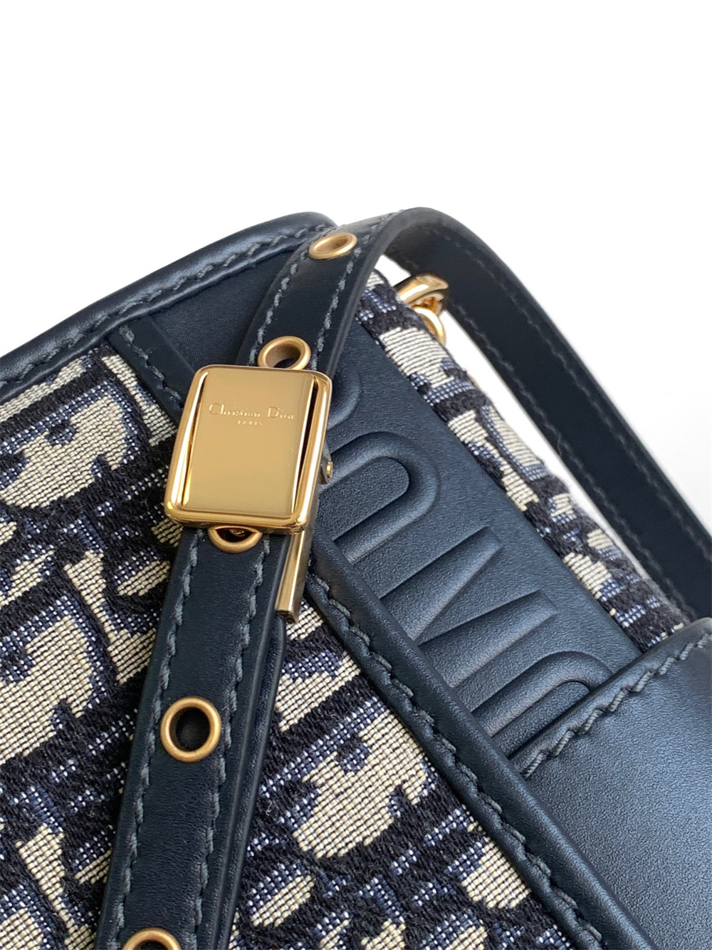D*or 30 montaigne east-west bag with chain blue D*or oblique jacquard 21 x 12 x 6 cm / 8.5 x 4.5 x 2.5 inches