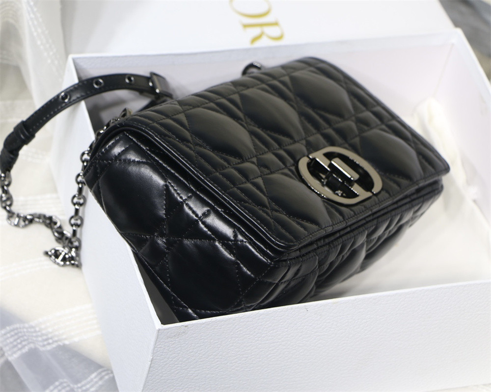 medium d*or caro bag S*pple cannage calfskin 25.5 x 15.5 x 8 cm