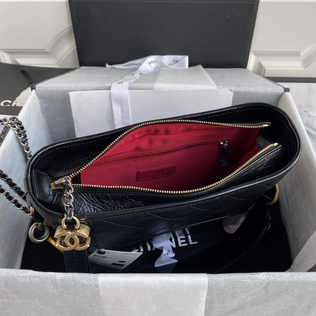 Ch*el gabrielle medium black with shoulder strap letters 21 x 28 x 10cm
