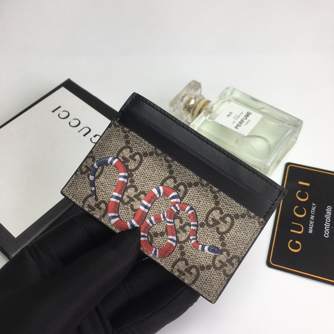 G*u*i gg  card case wallet