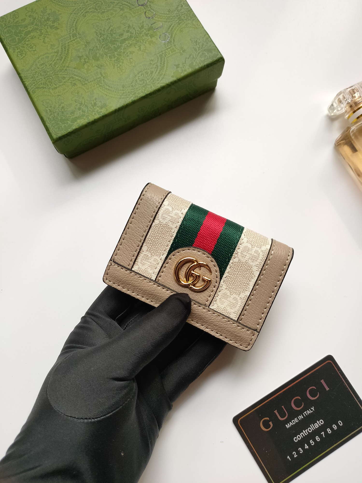 G*u*i gg  card case wallet
