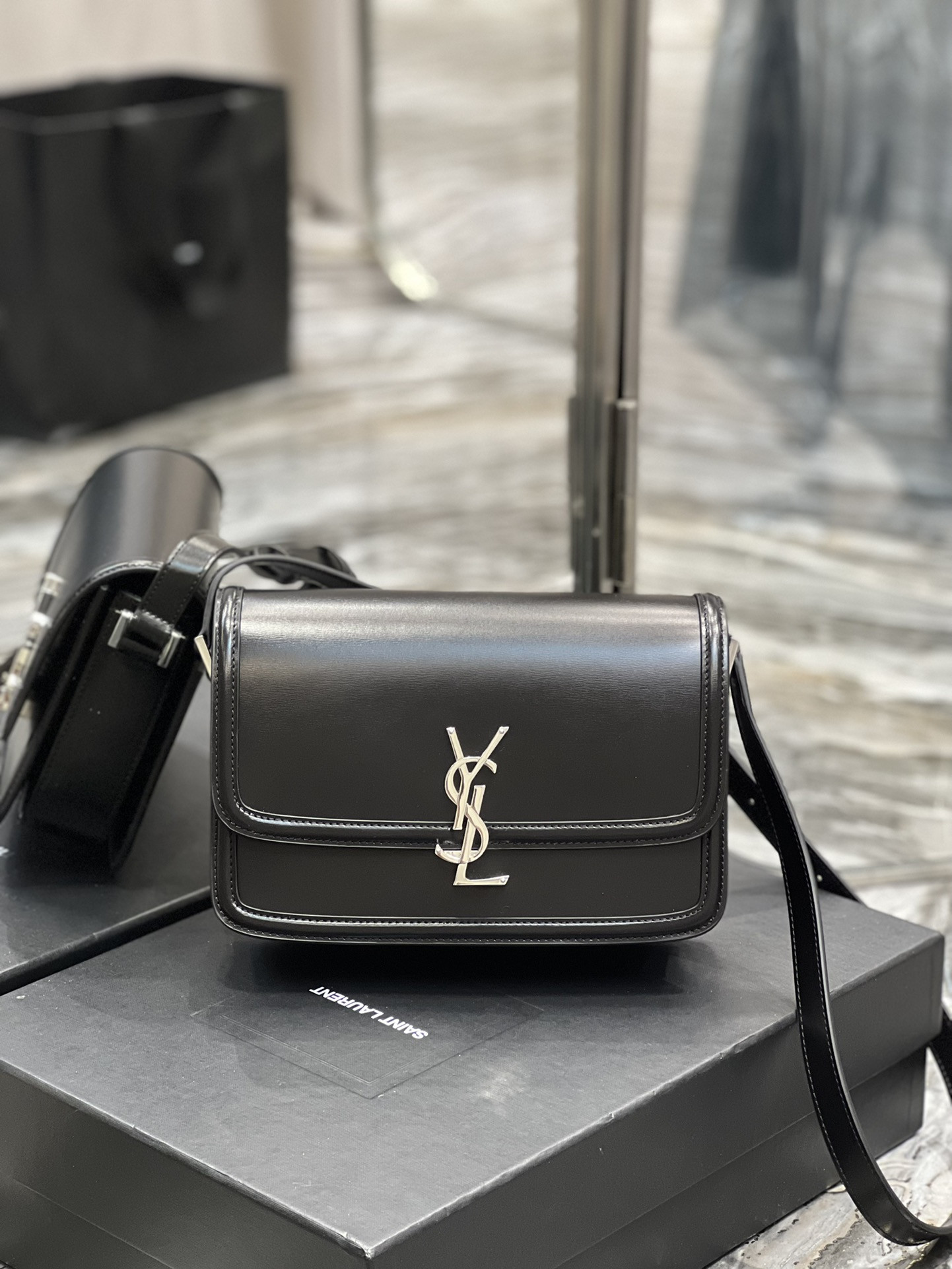 Y*L solferino medium in glazed leather black 9.1 x 6.3 x 2.4 inches