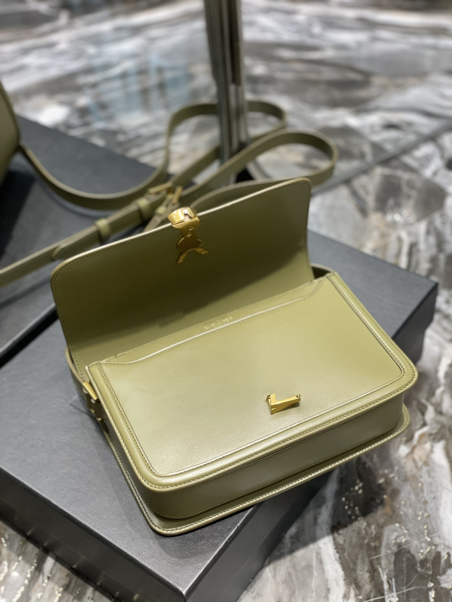 y*l solferino medium satchel in box Sa**t Lau*nt avocado green 9.1 x 6.3 x 2.4 inches