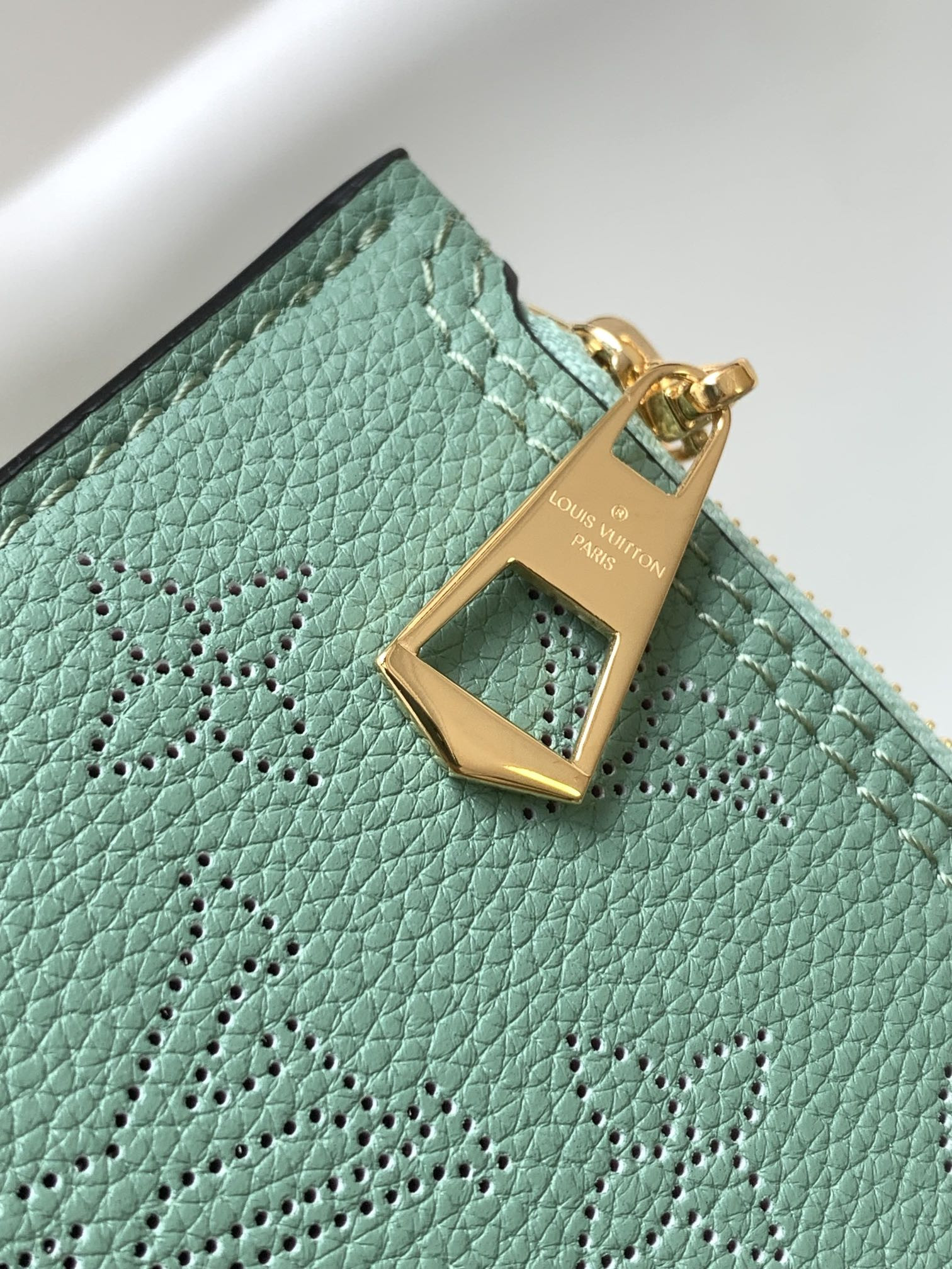 LV  Blossom M24930 20.0 x 20.0 x 12.5 CM