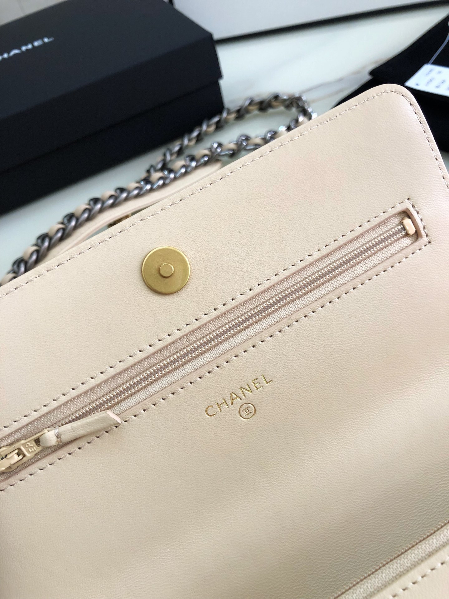 Ch*el classic wallet on chain 4.8 × 7.5 × 1.4 in