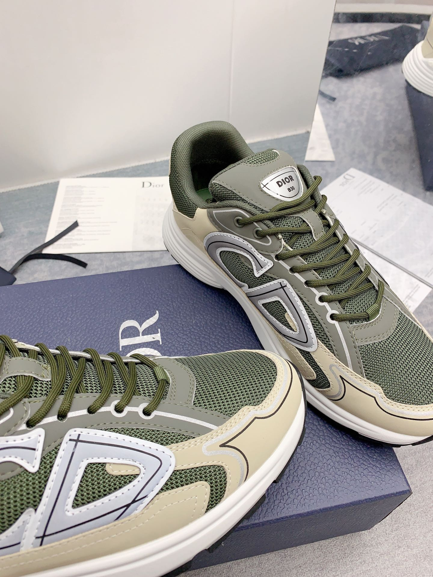 ua D*or b30 olive