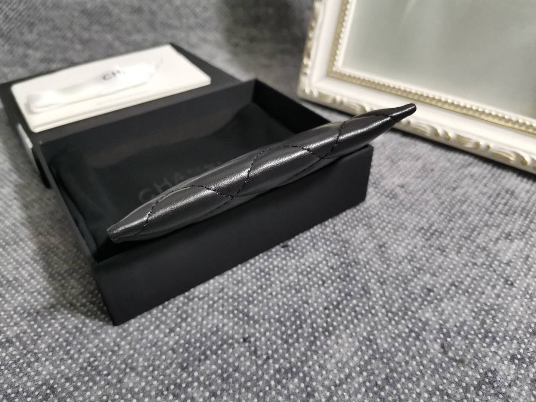Ch*el card holder 10cm