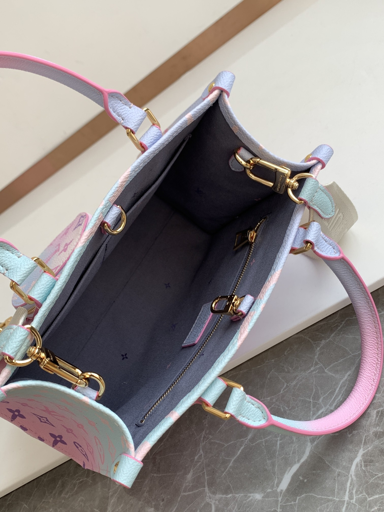 LV onthego pm m59856 25 x 19 x 11.5CM