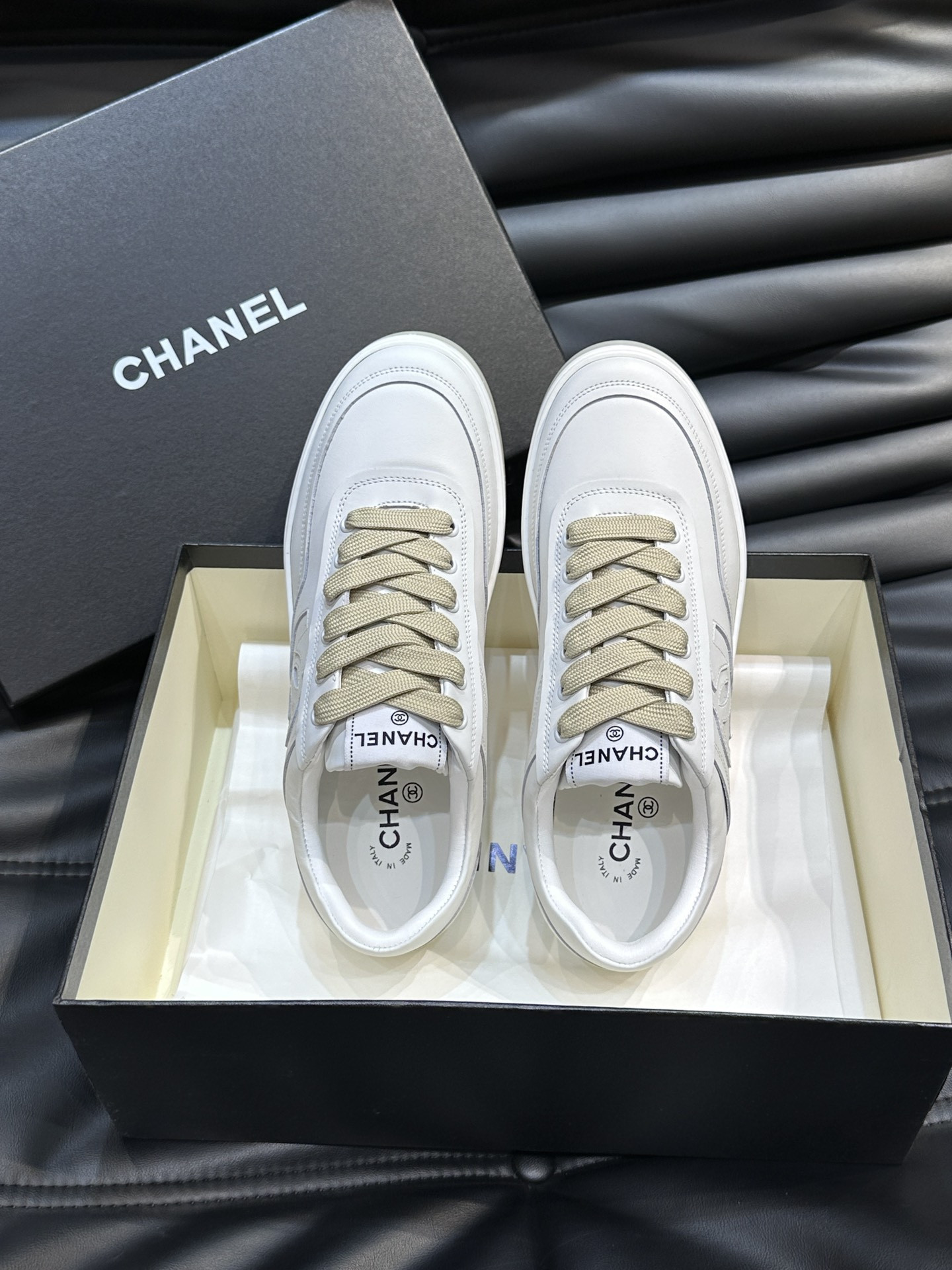 ua Ch*el sneaker calfskin