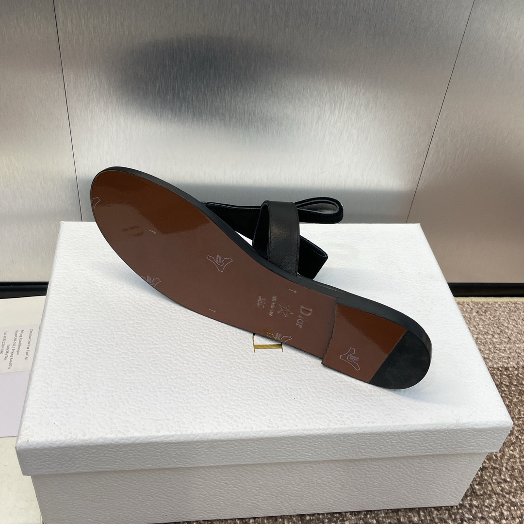 ua D*or slide 24ss