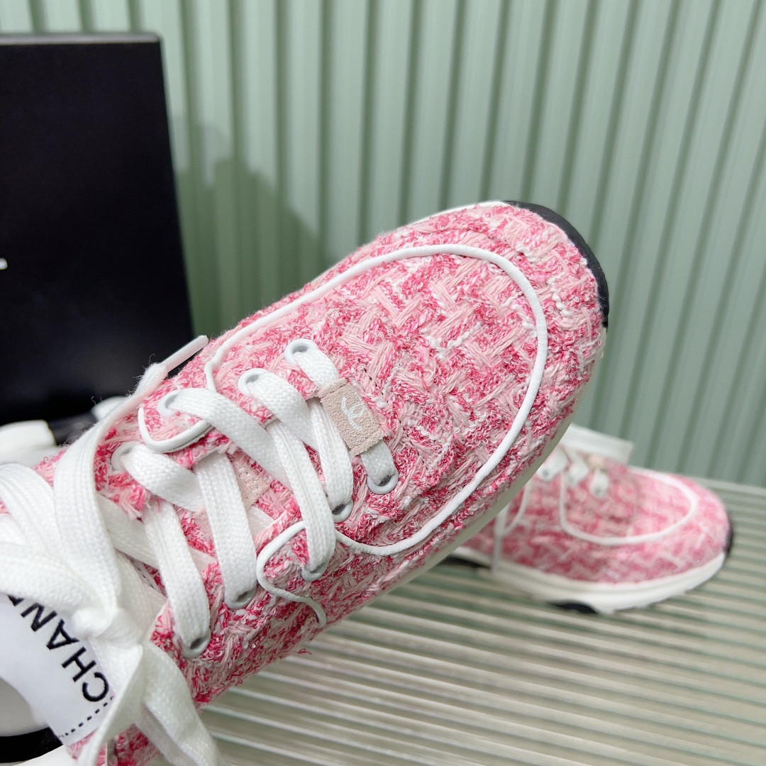 ua Ch*el sneakers tweed