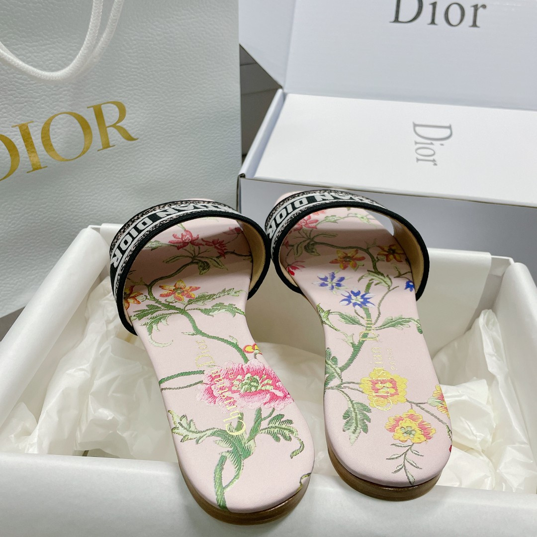 ua D*or dway slide