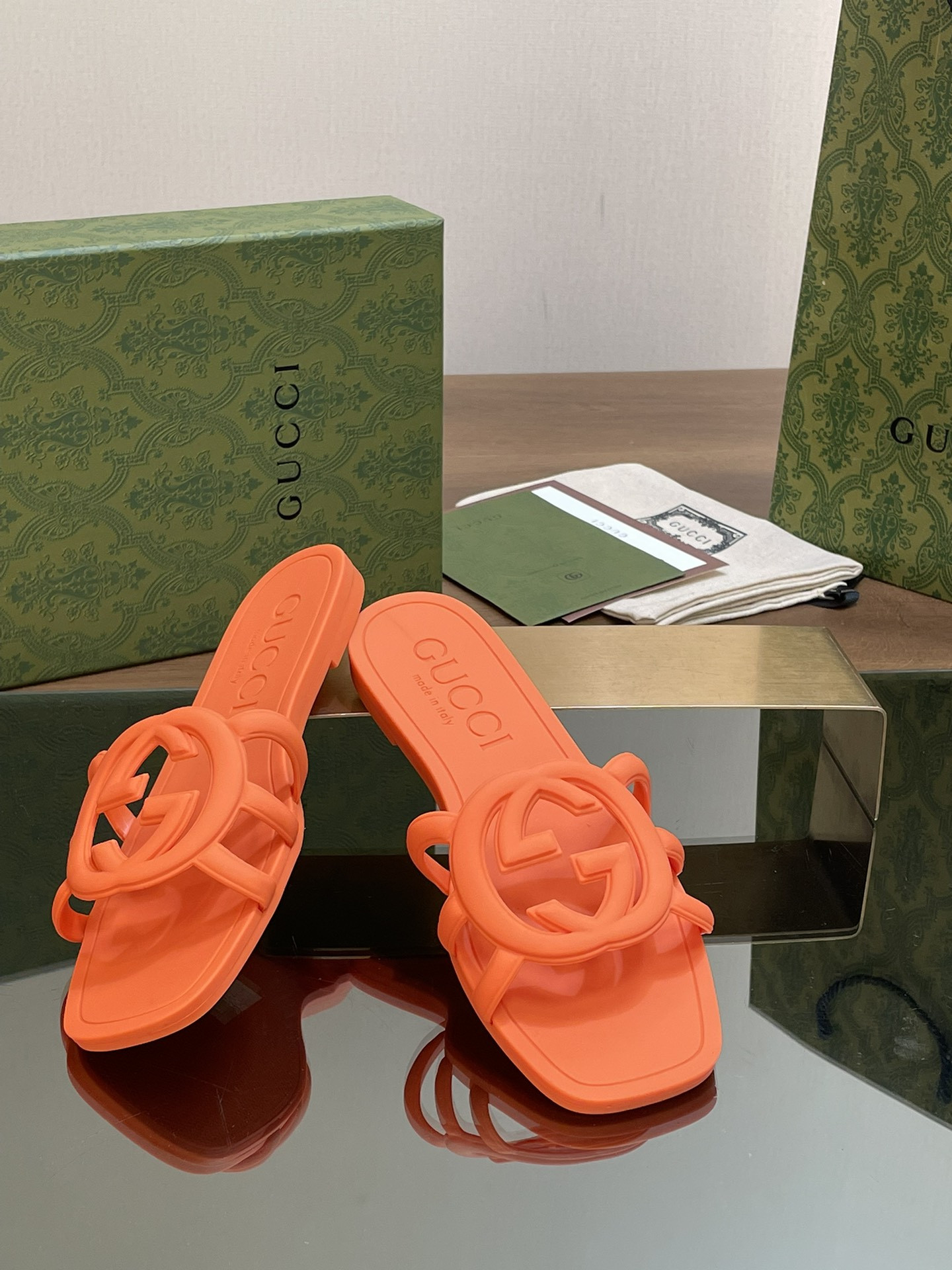 ua G*u*i interlocking g slide sandal orange