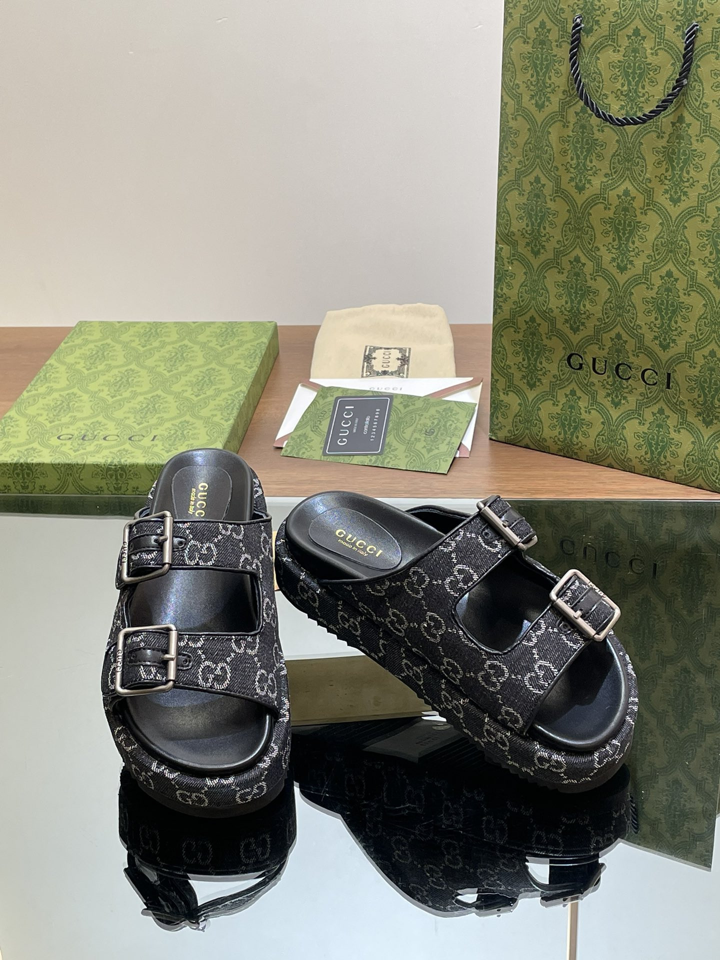 ua G*u*i sandal with double g